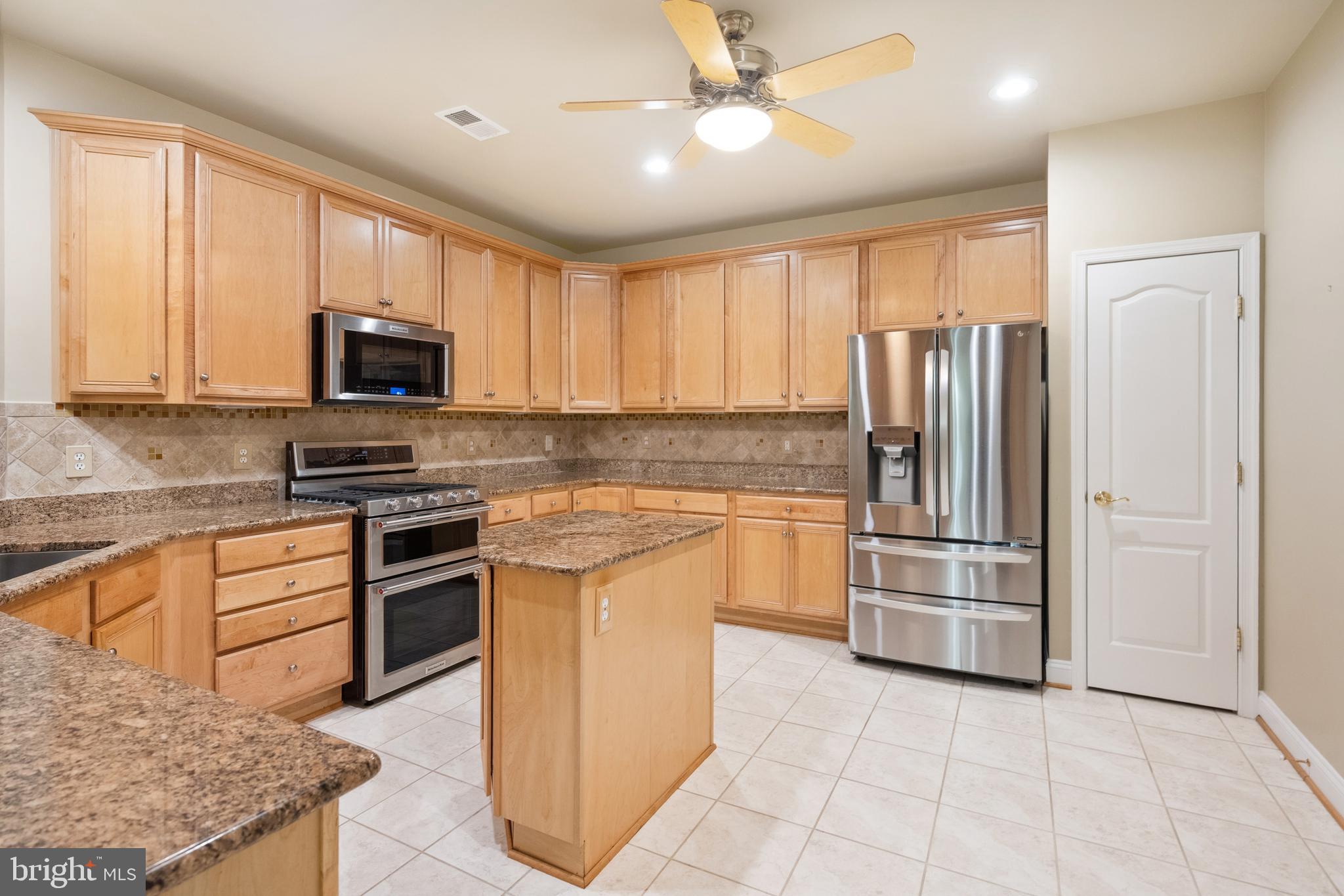 SAINTSBURY PLAZA - Residential