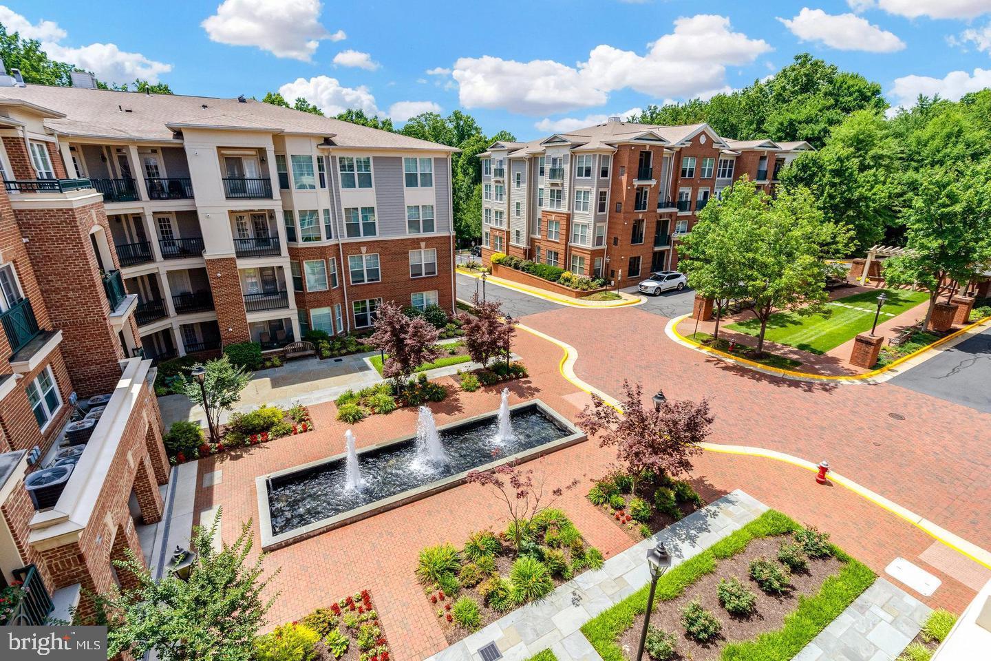 SAINTSBURY PLAZA - Residential