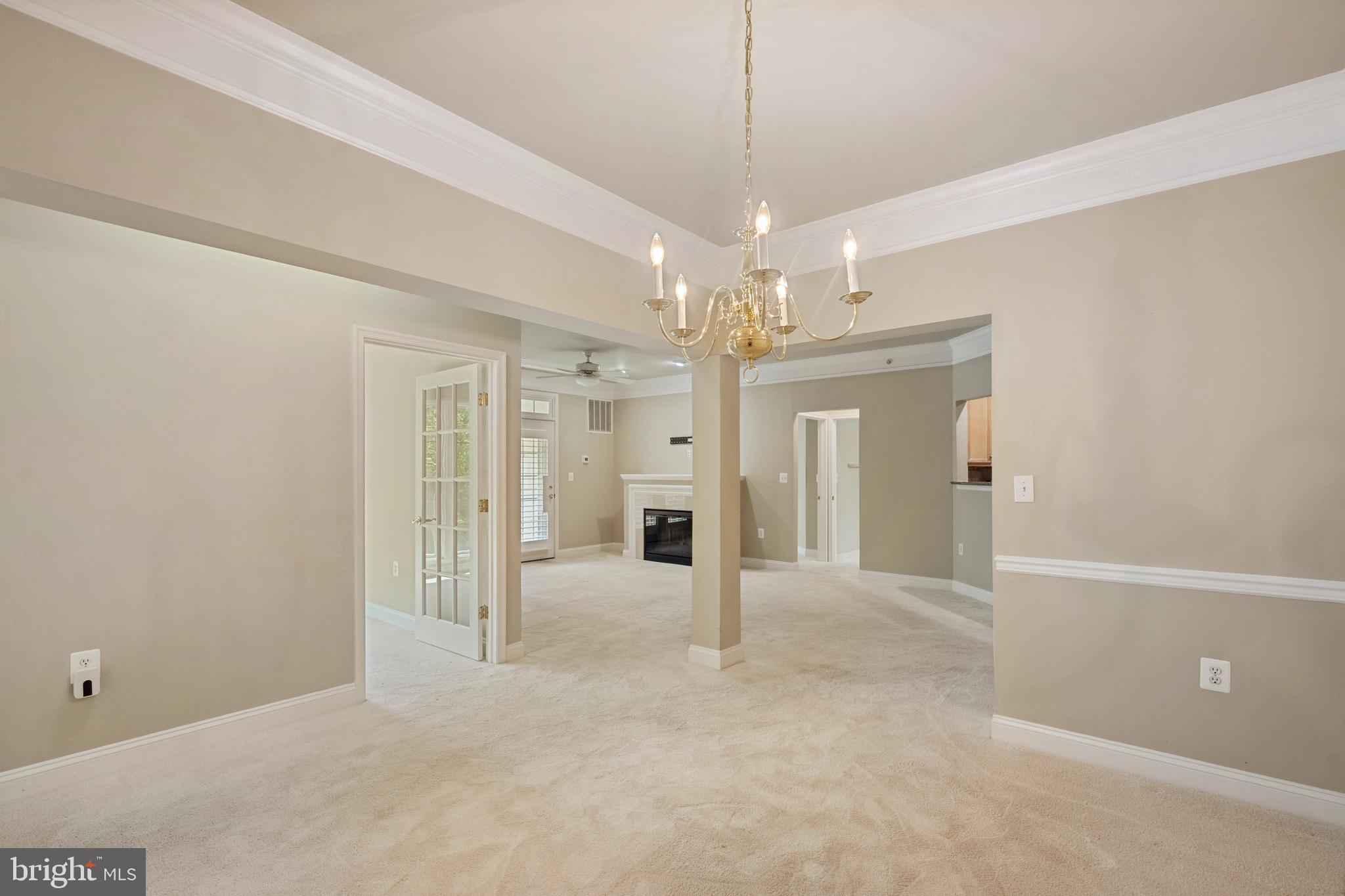 SAINTSBURY PLAZA - Residential