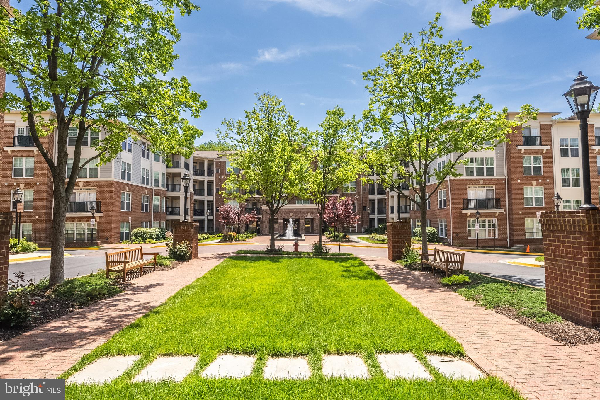 SAINTSBURY PLAZA - Residential