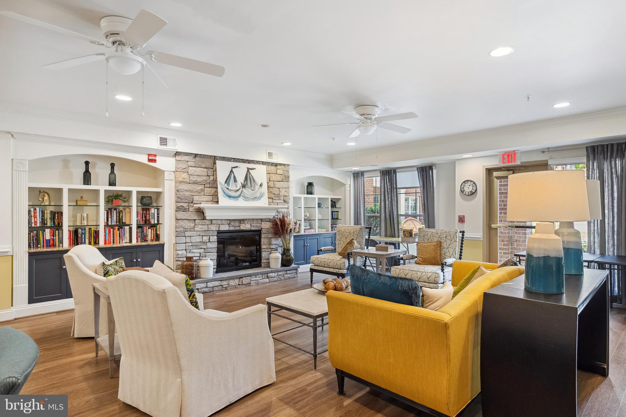 SAINTSBURY PLAZA - Residential