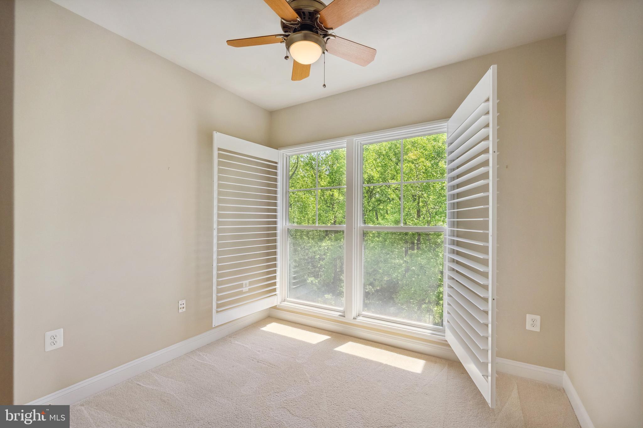 SAINTSBURY PLAZA - Residential
