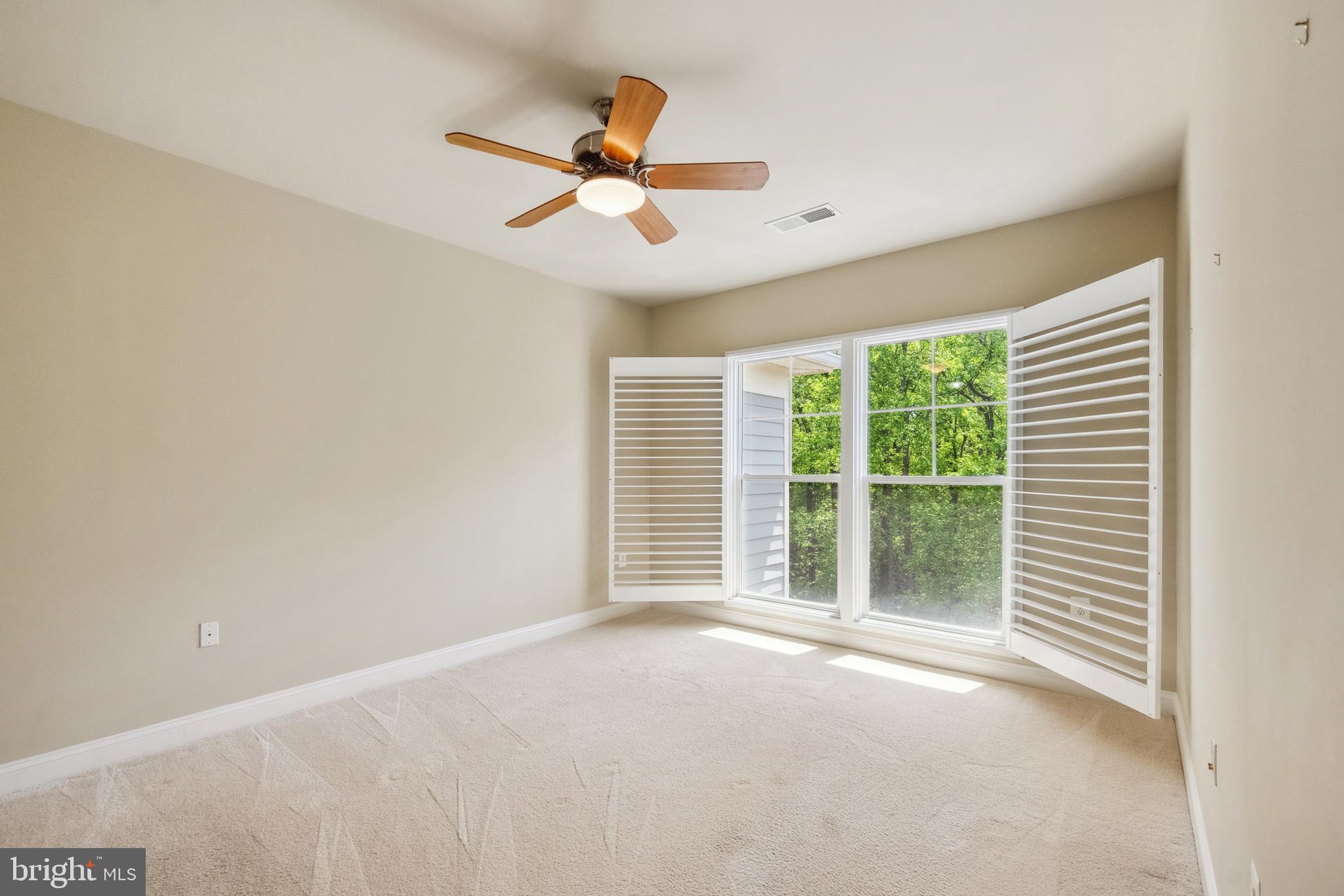 SAINTSBURY PLAZA - Residential