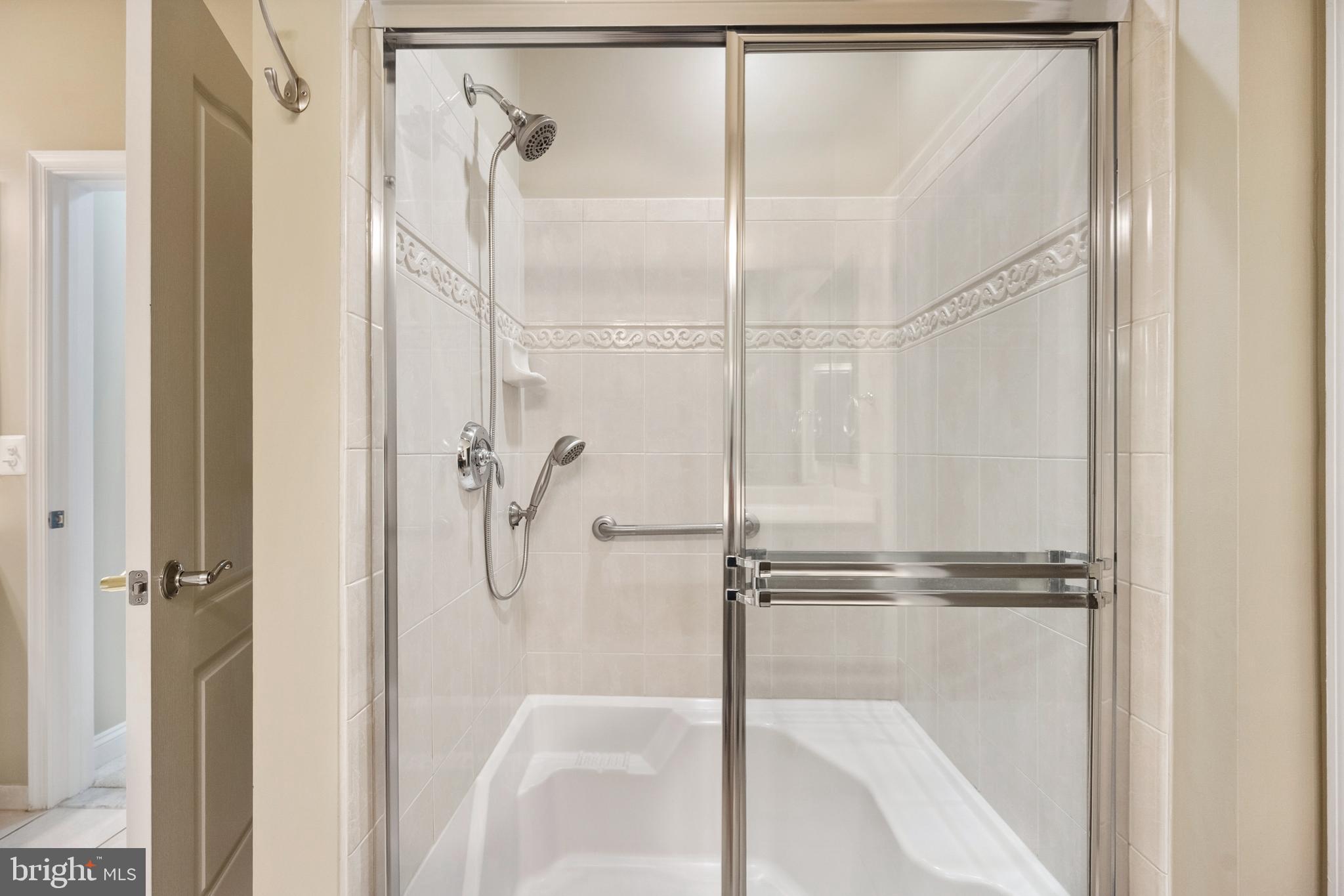 SAINTSBURY PLAZA - Residential