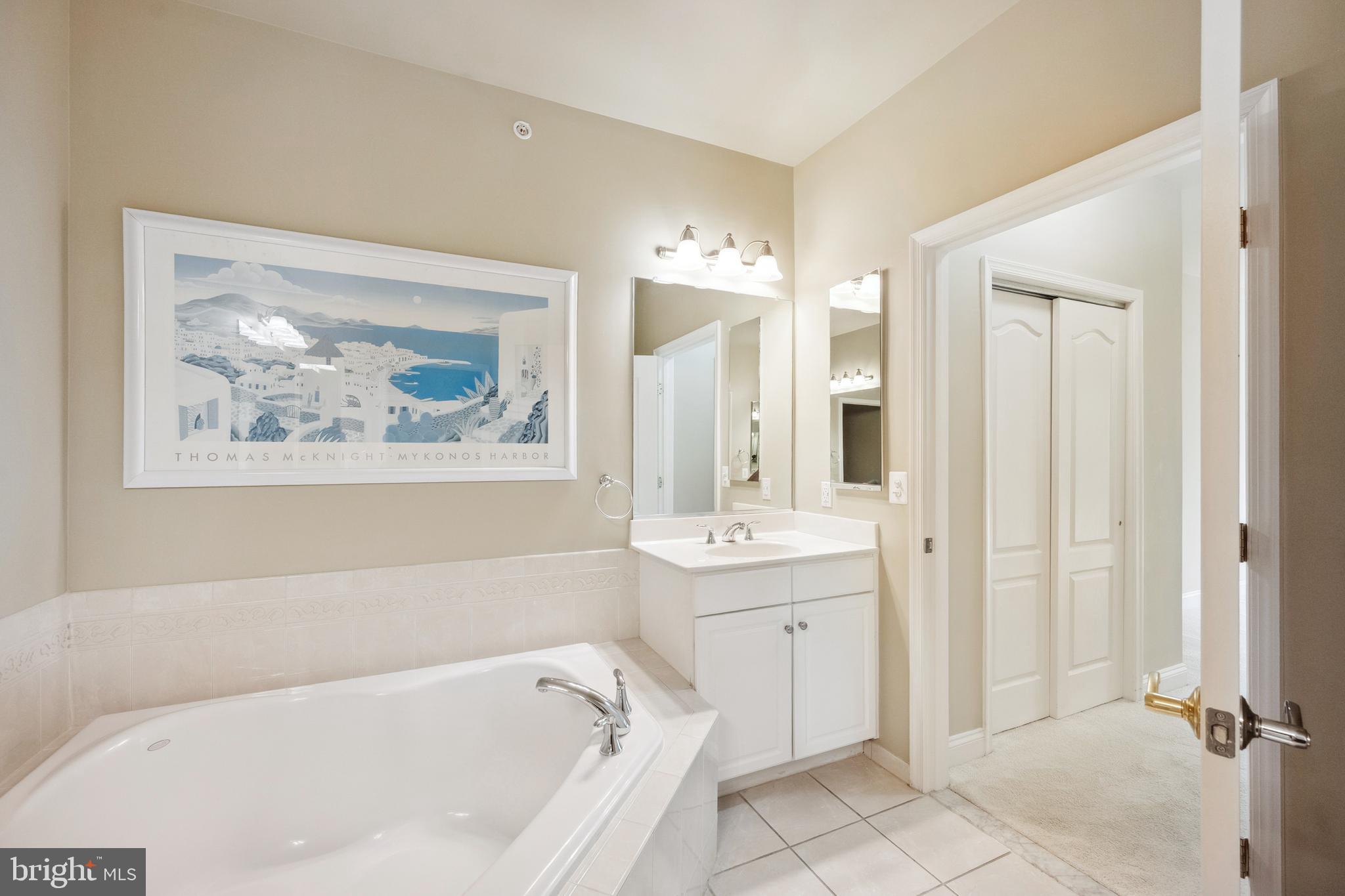 SAINTSBURY PLAZA - Residential