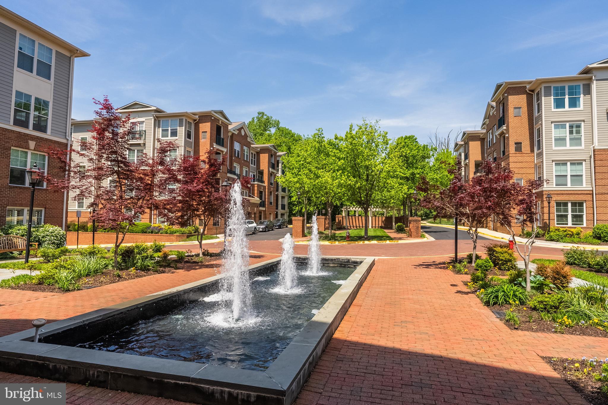SAINTSBURY PLAZA - Residential