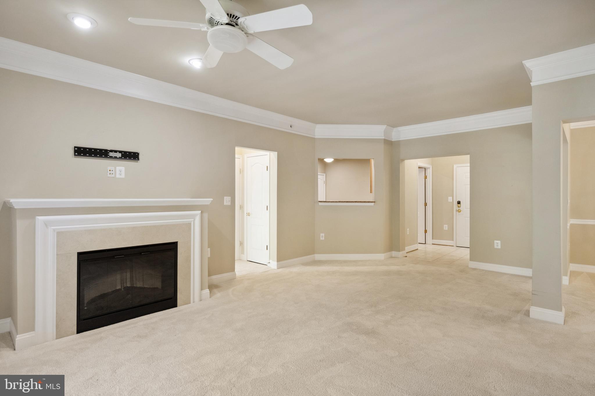 SAINTSBURY PLAZA - Residential