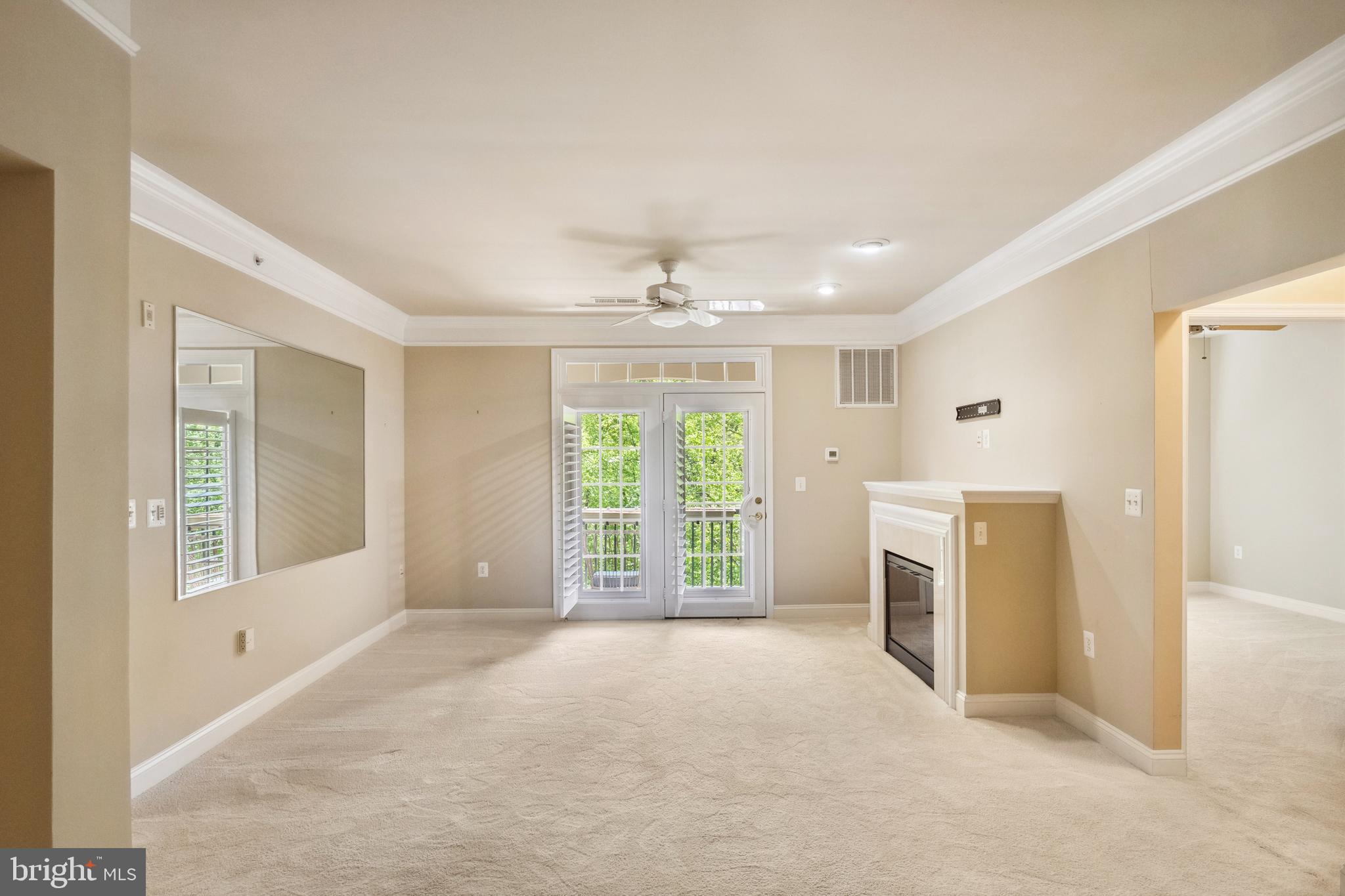 SAINTSBURY PLAZA - Residential