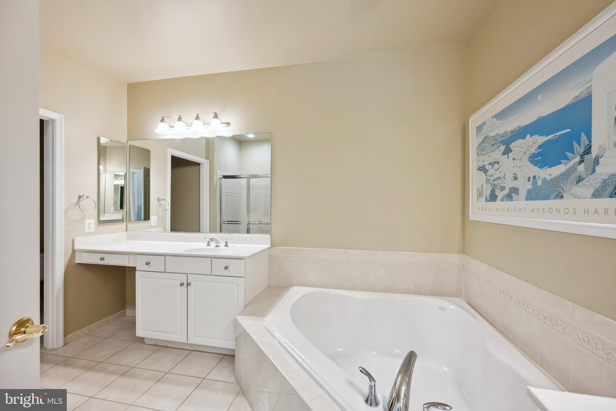 SAINTSBURY PLAZA - Residential