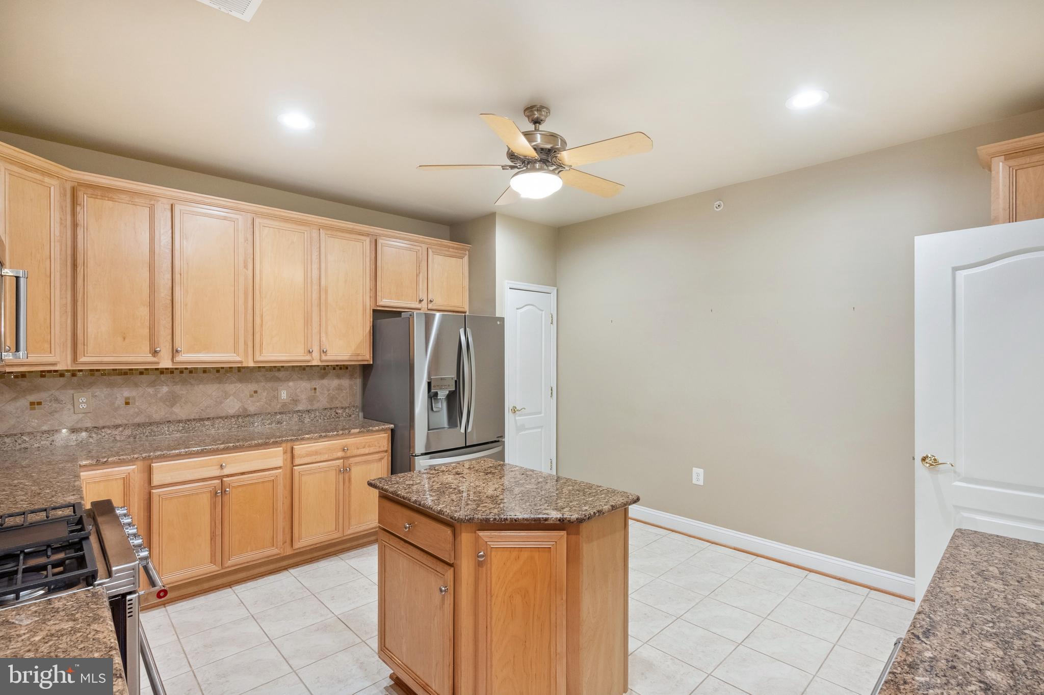 SAINTSBURY PLAZA - Residential