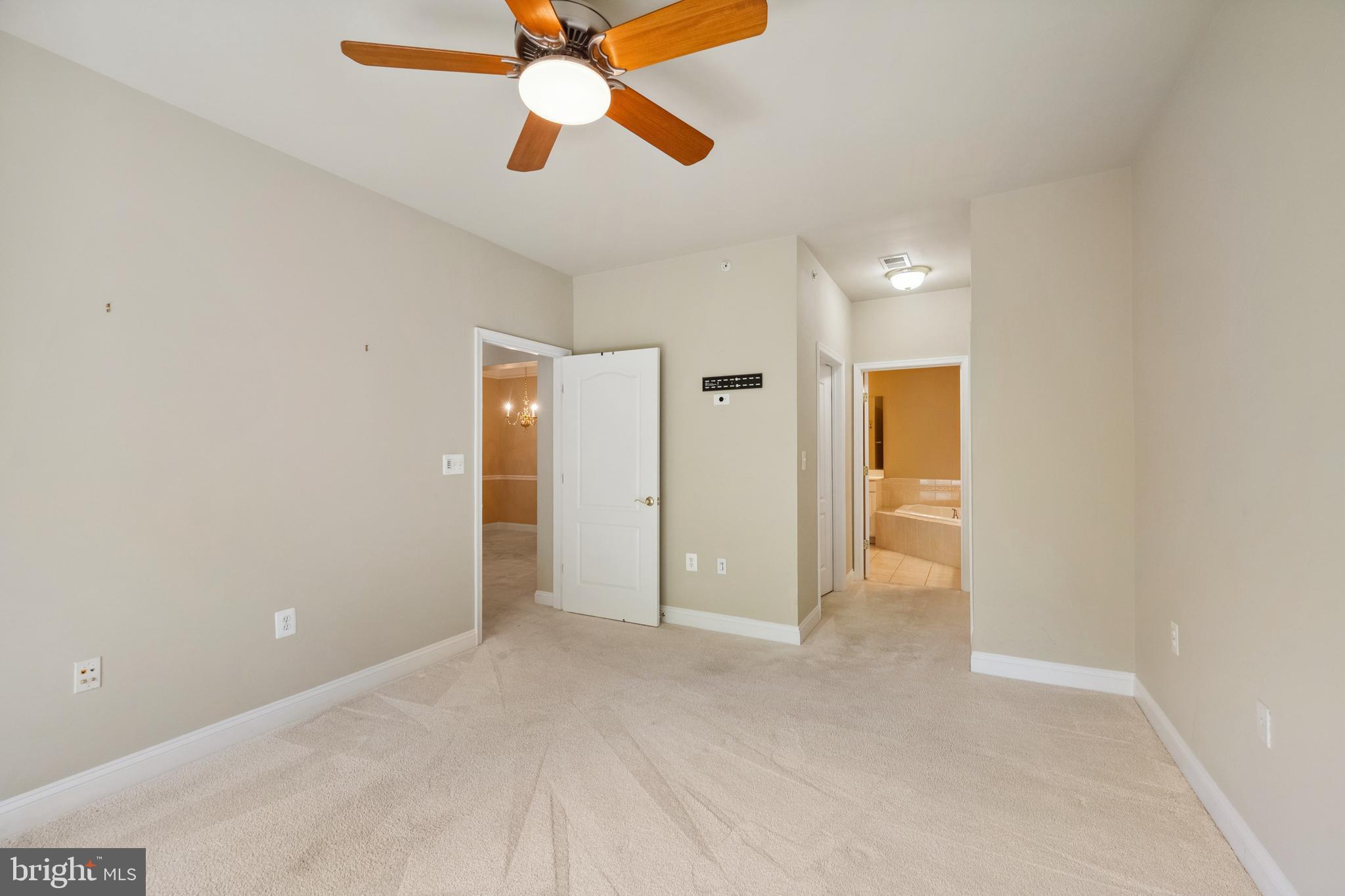 SAINTSBURY PLAZA - Residential