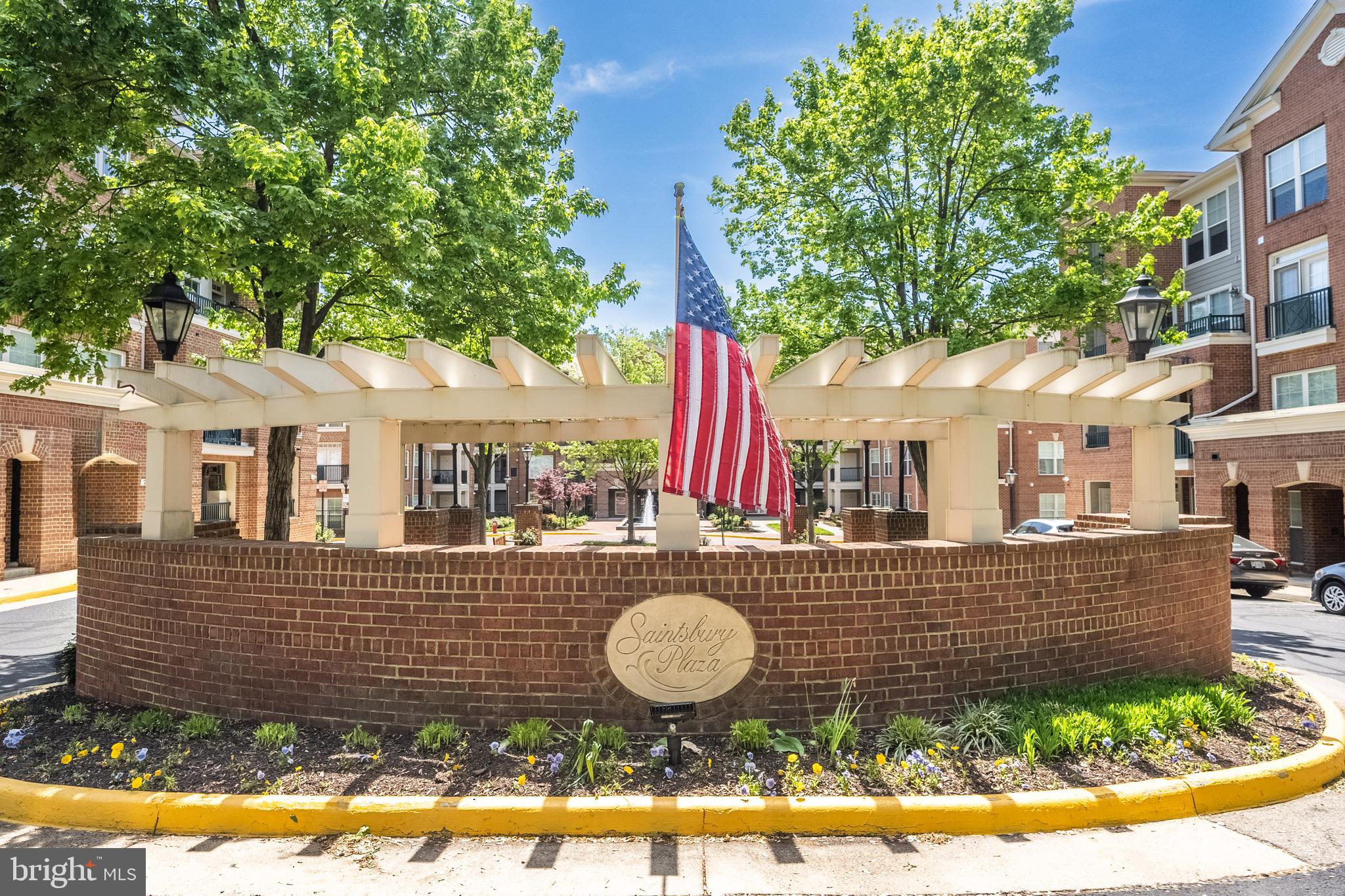 SAINTSBURY PLAZA - Residential