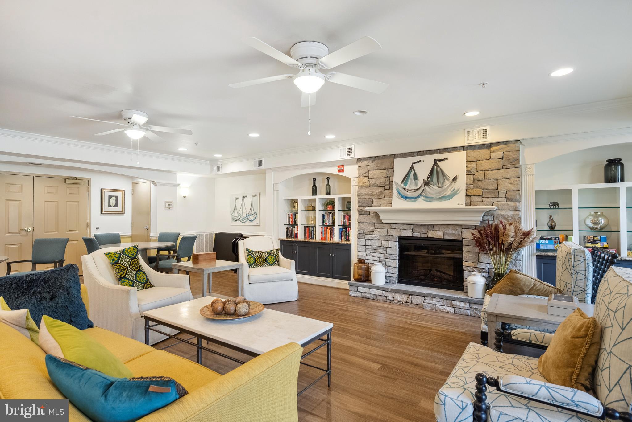 SAINTSBURY PLAZA - Residential