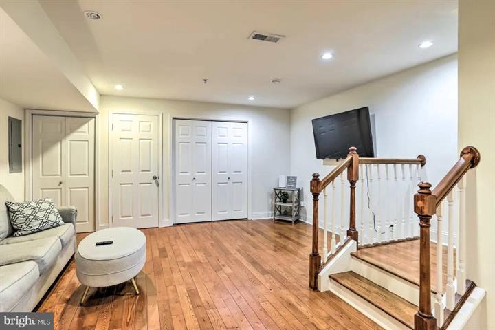 POPLAR - Residential