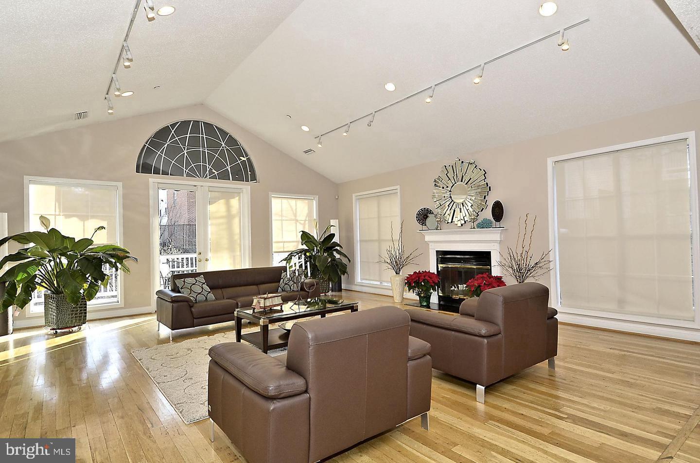 FOUNTAINS AT MCLEAN - Residential Lease