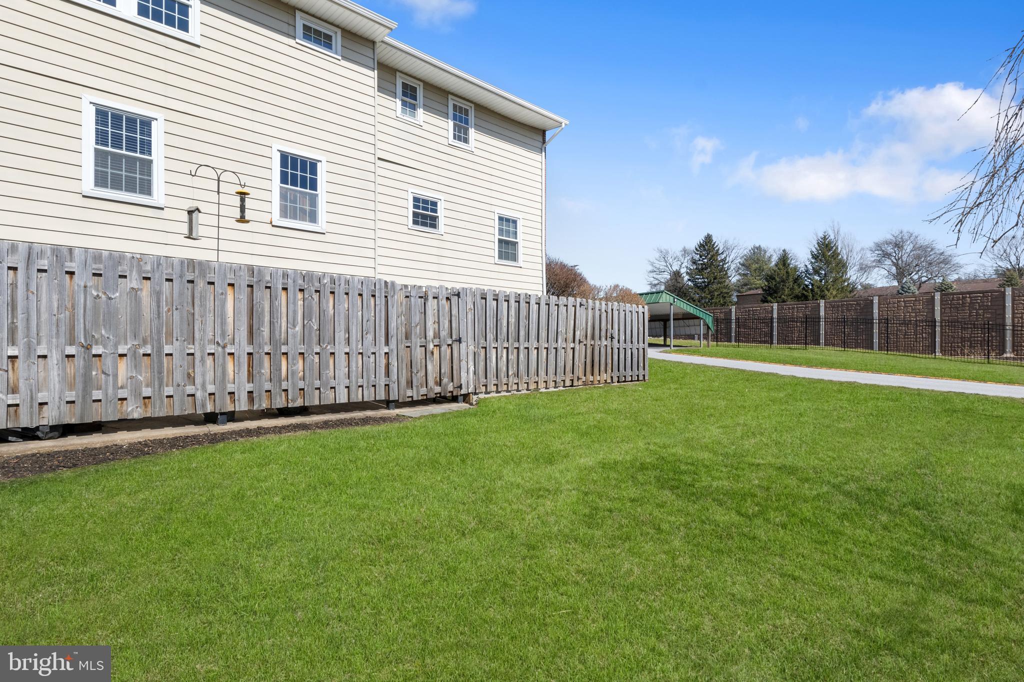 FOX RUN CONDOS - Residential