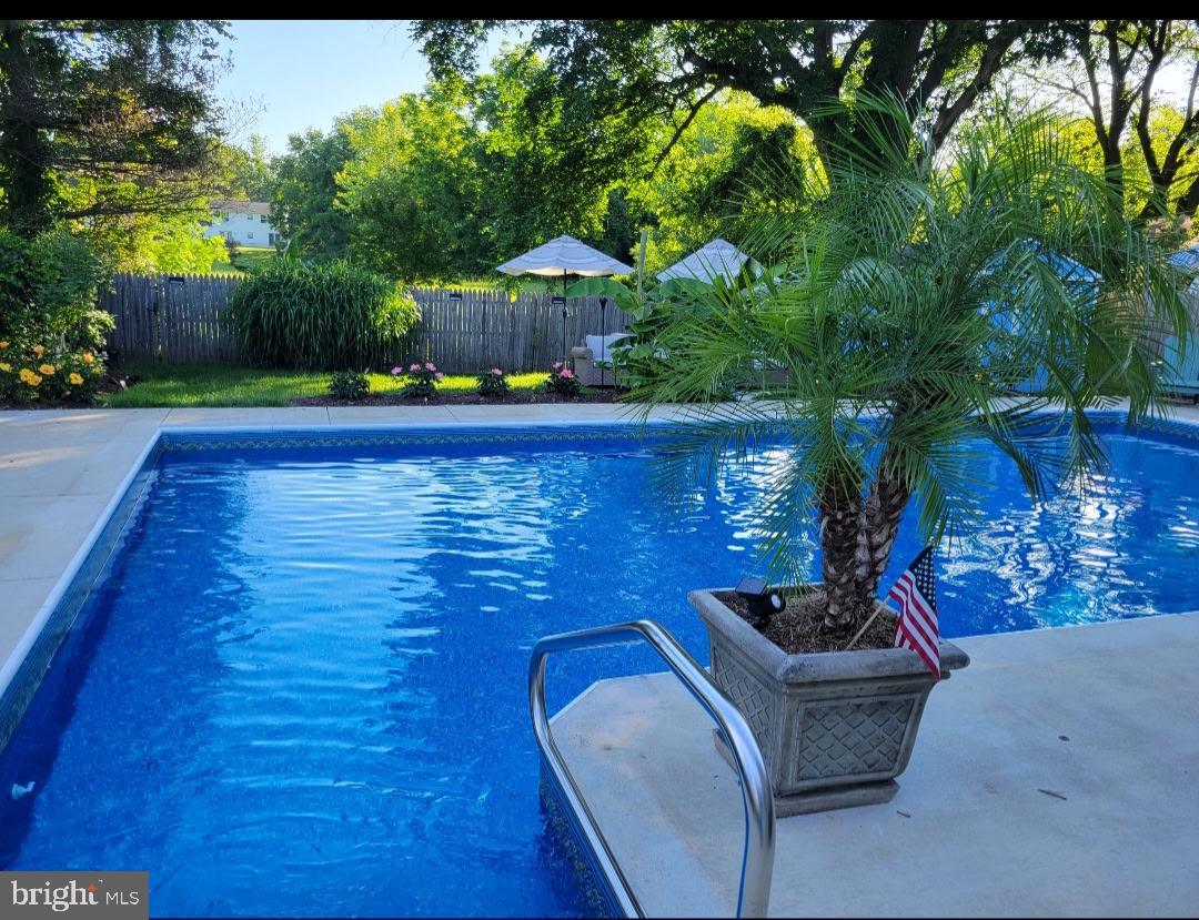 FOUR SEASONS ESTATES - Residential