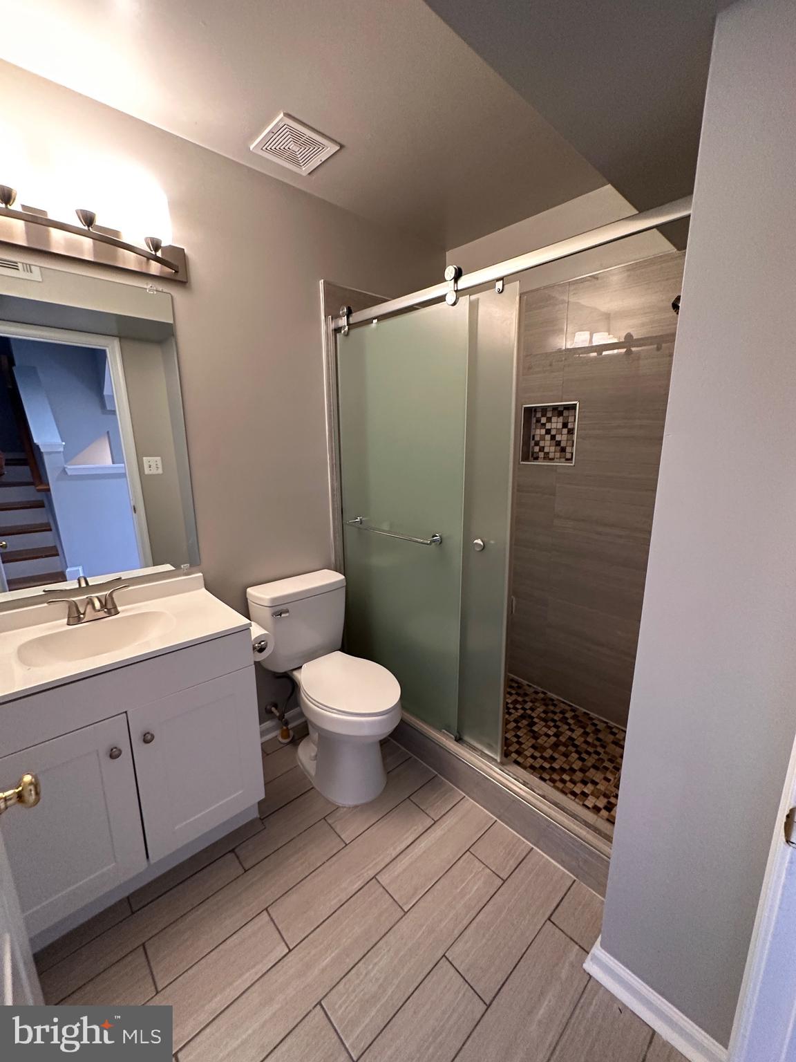 GLEN OAKS CONDOMINIUM - Residential Lease