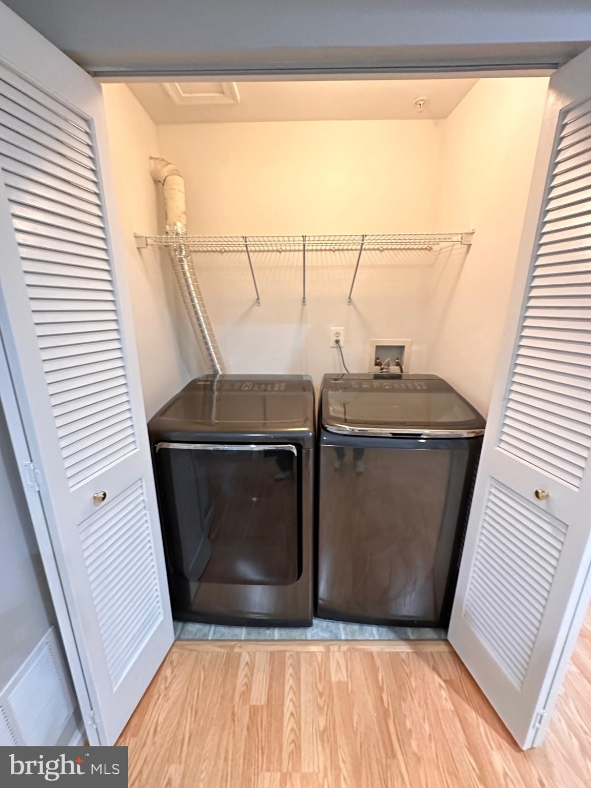 GLEN OAKS CONDOMINIUM - Residential Lease