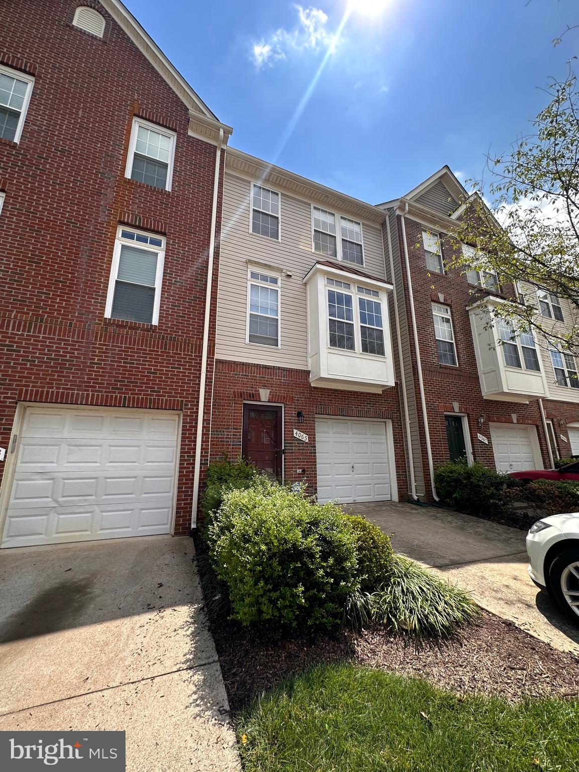 GLEN OAKS CONDOMINIUM - Residential Lease