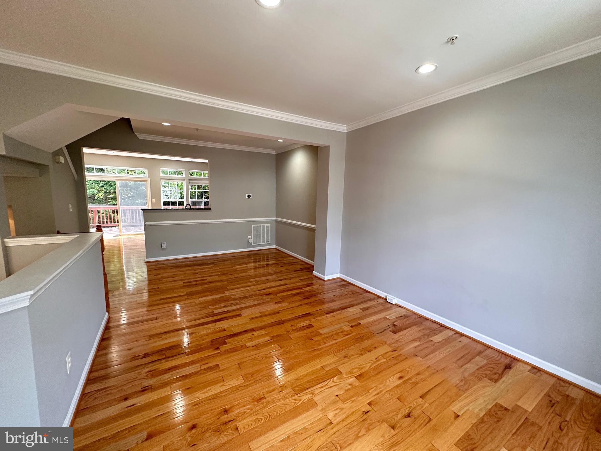 GLEN OAKS CONDOMINIUM - Residential Lease
