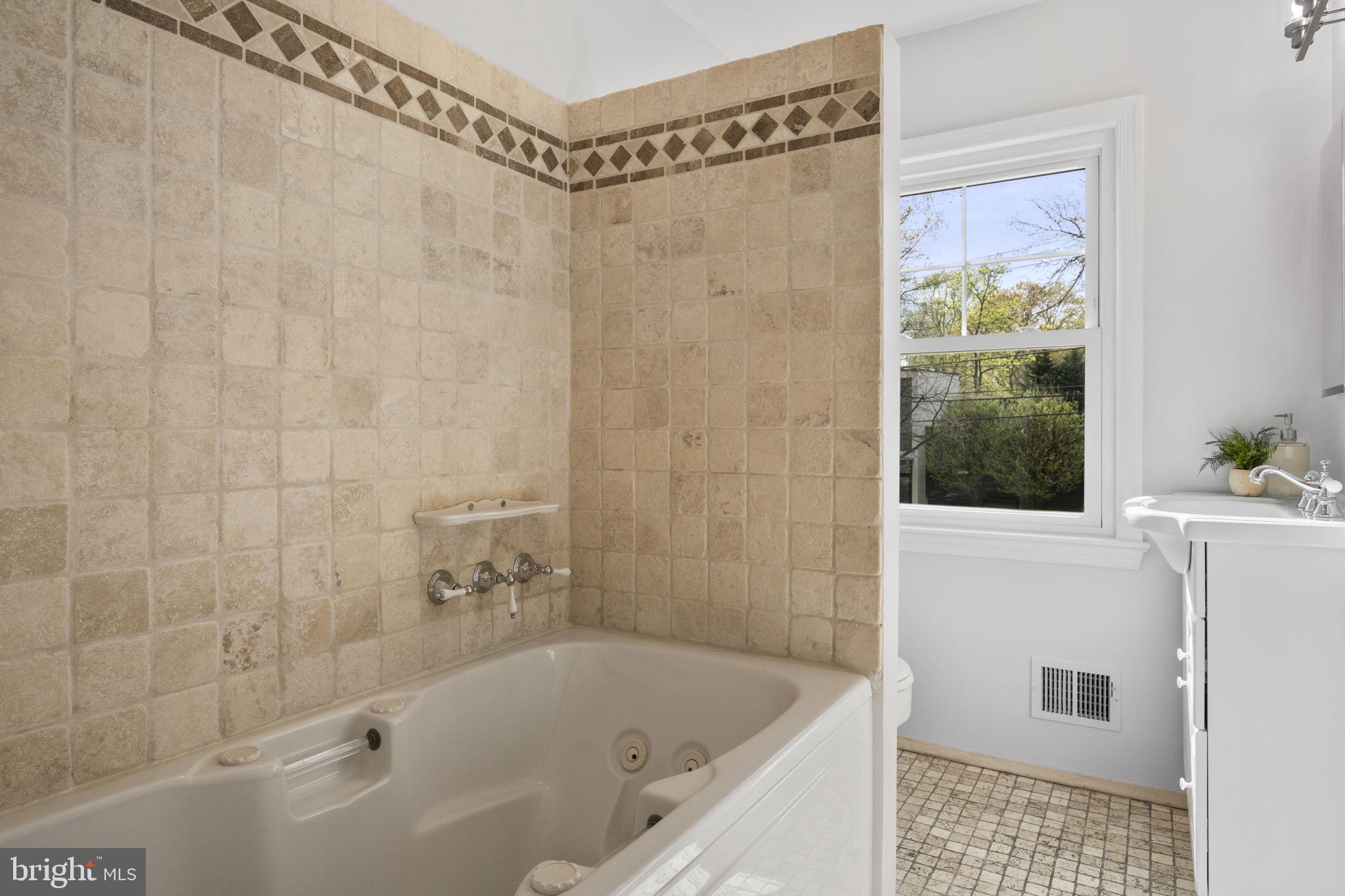 OAKWOOD KNOLLS - Residential
