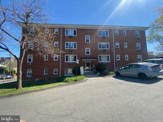 Welcome to this charming and spacious 1-bedroom, 1-bathroom condo in the sought-after Arlington neighborhood. This unit is located on the first floor of the building and offers an open living concept with large windows that provide ample natural light. The kitchen is equipped with modern appliances, granite countertops, and ample cabinetry for storage. The bedroom is well-sized and features a walk-in closet. The bathroom is updated with a bathtub and shower combo. Building Amenities: The building offers a range of amenities, including Secure entry, On-site laundry facilities, and one reserved parking space. Utilities and other info: Tenant pays only for electricity., Apply and pay rent online. Professionally managed. No pets. Location: The property is conveniently located within walking distance to the Clarendon Metro Station, restaurants, bars, coffee shops, and grocery stores, a 5-minute walk to Trader Joe's and Whole Foods. It is also within proximity to parks, bike trails, and major highways. Direct access to Route 50. The photos are of a similar unit.