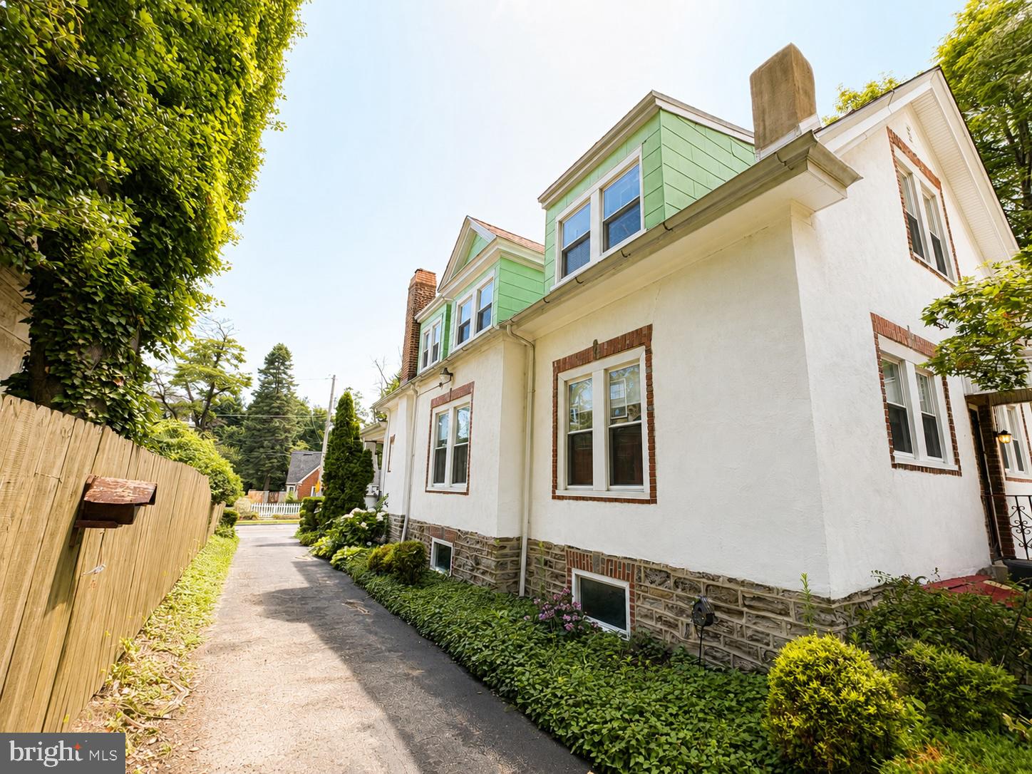 ROXBOROUGH - Residential