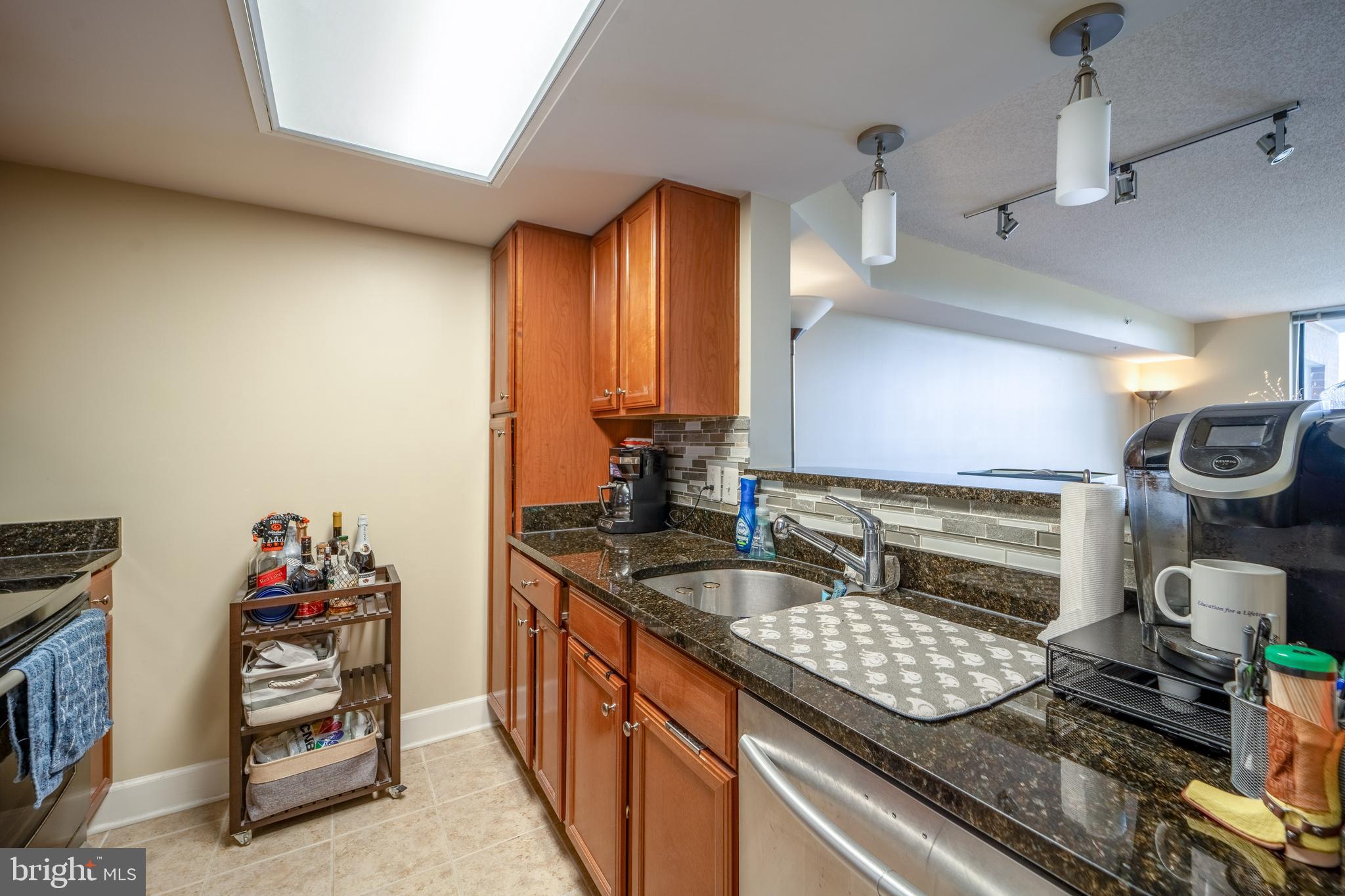 CARLTON HOUSE - Residential Lease