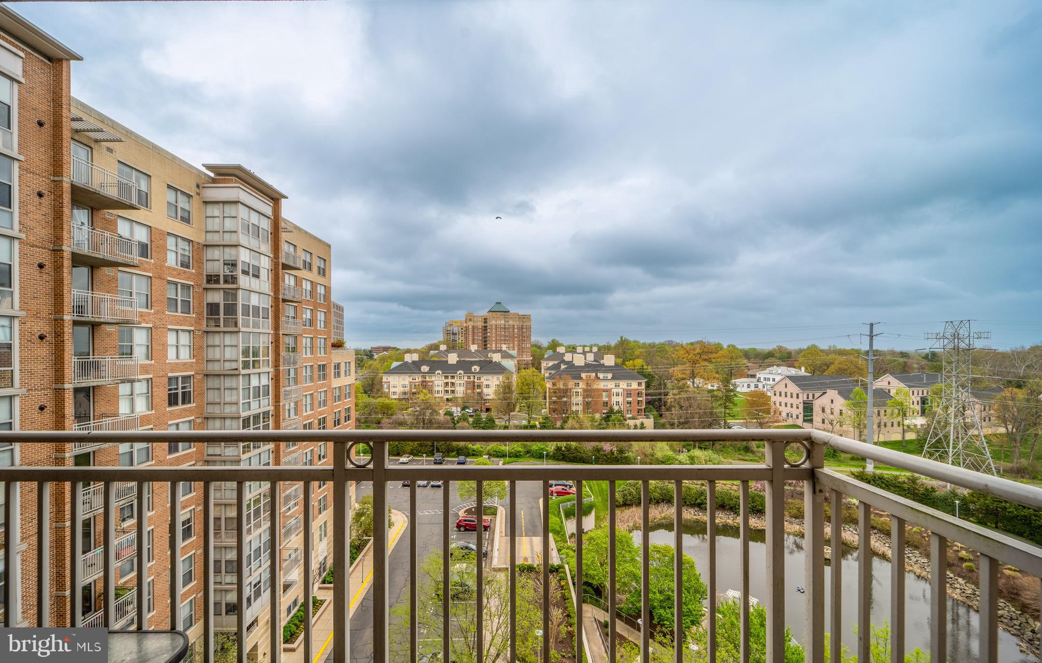 CARLTON HOUSE - Residential Lease