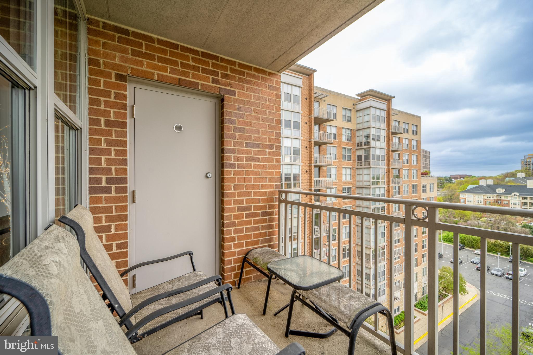 CARLTON HOUSE - Residential Lease