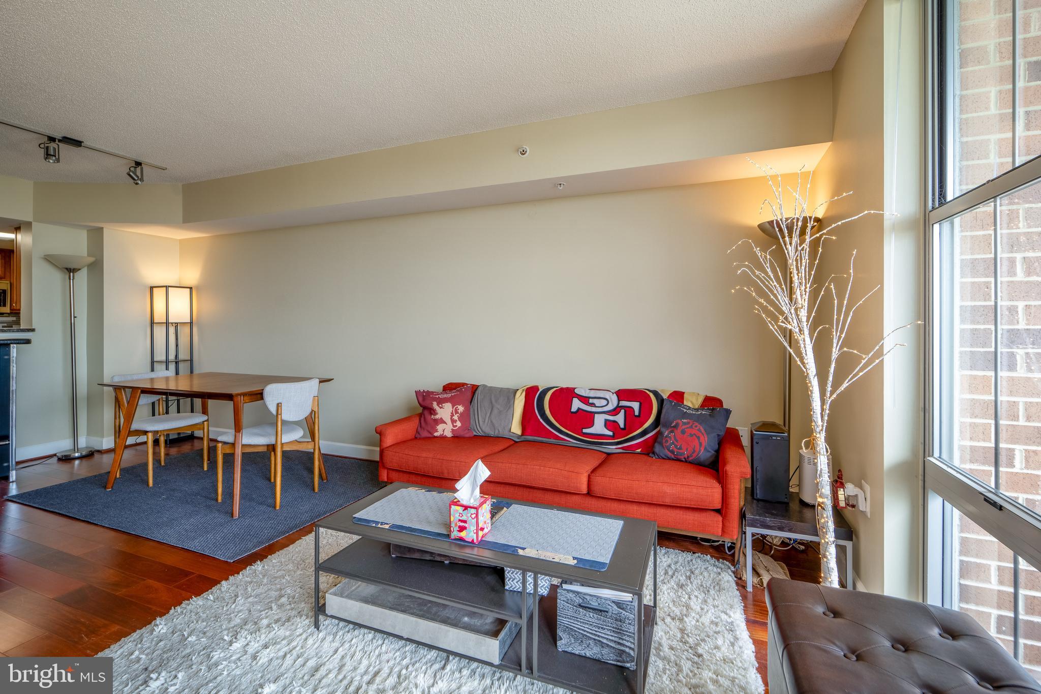 CARLTON HOUSE - Residential Lease
