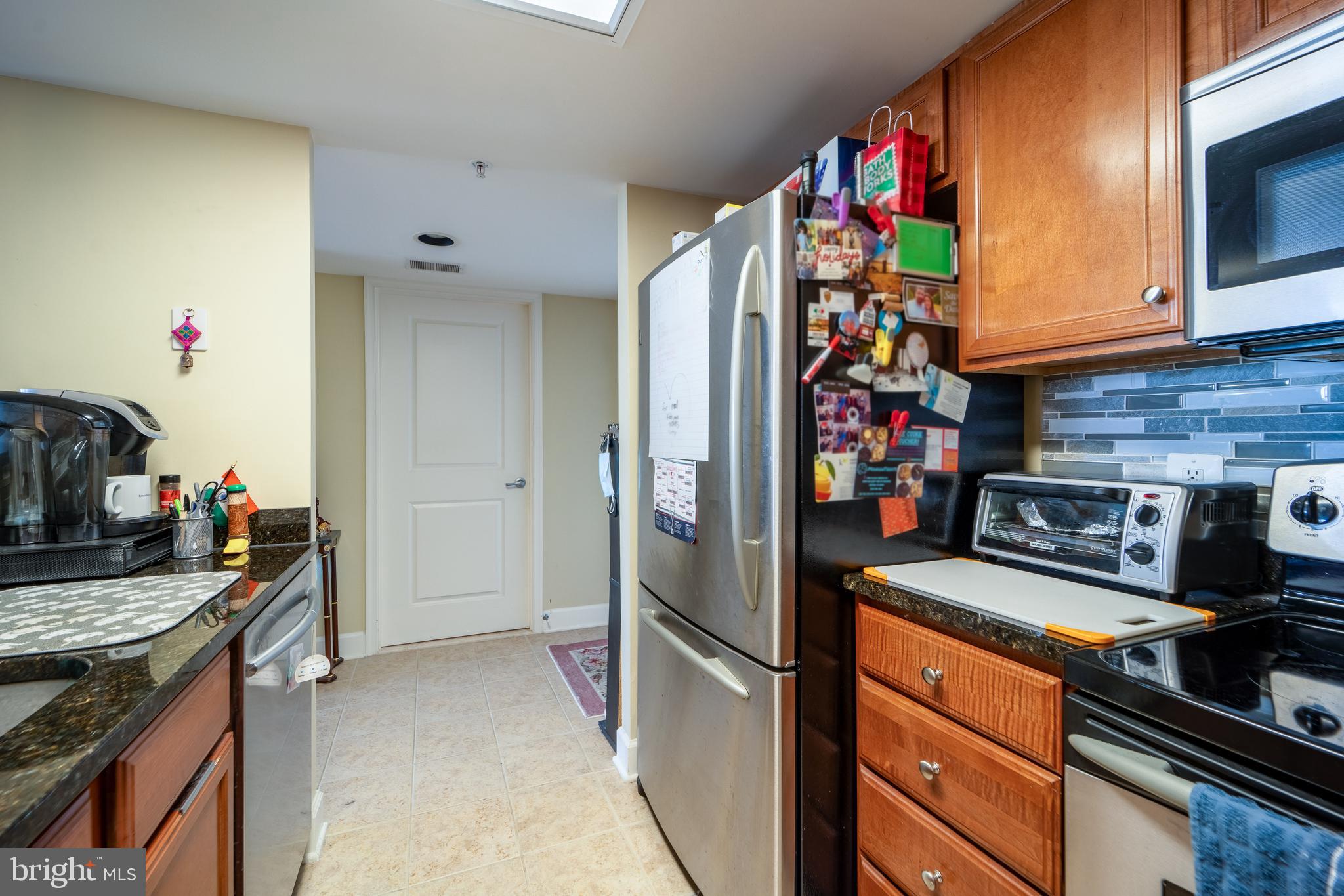 CARLTON HOUSE - Residential Lease