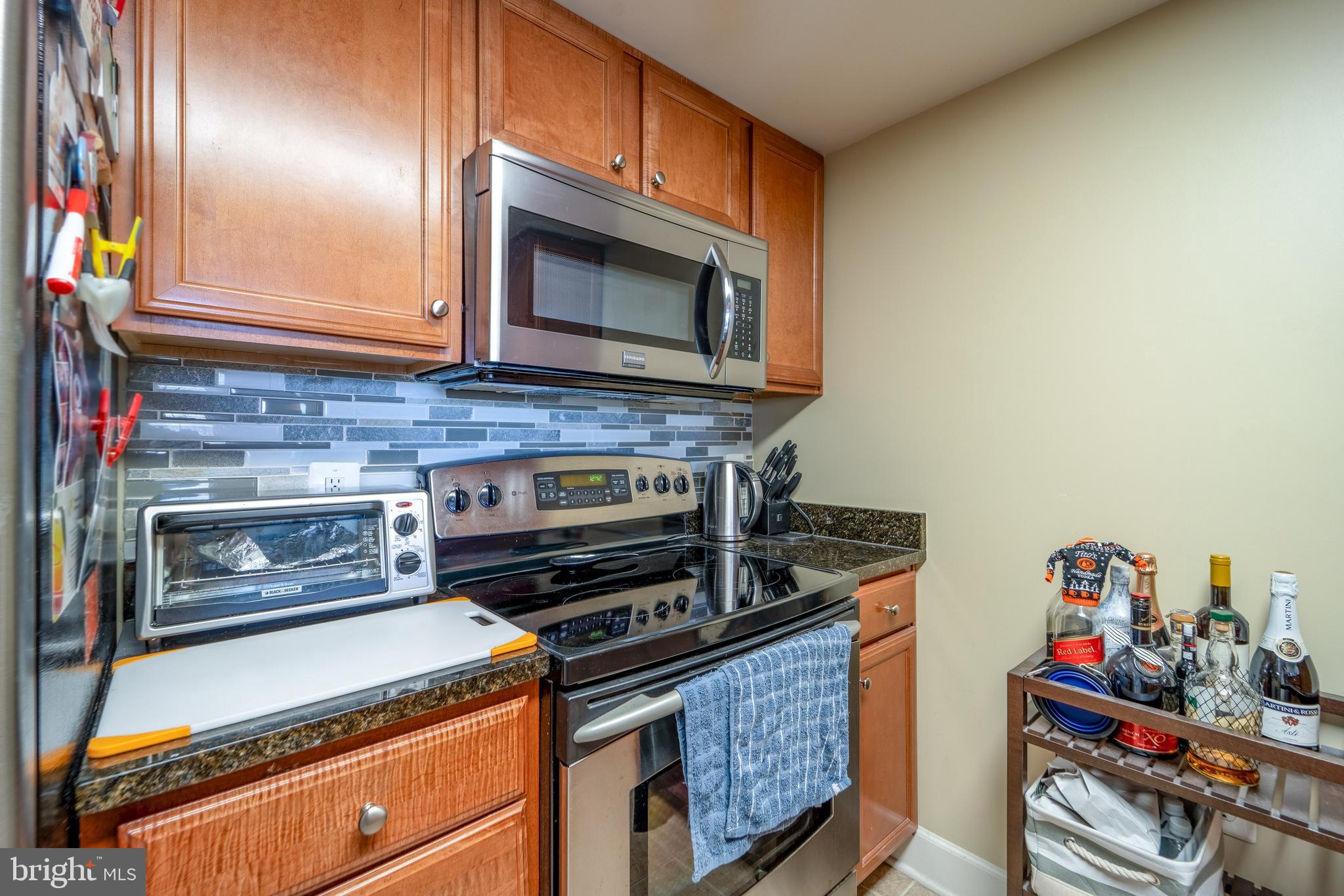 CARLTON HOUSE - Residential Lease