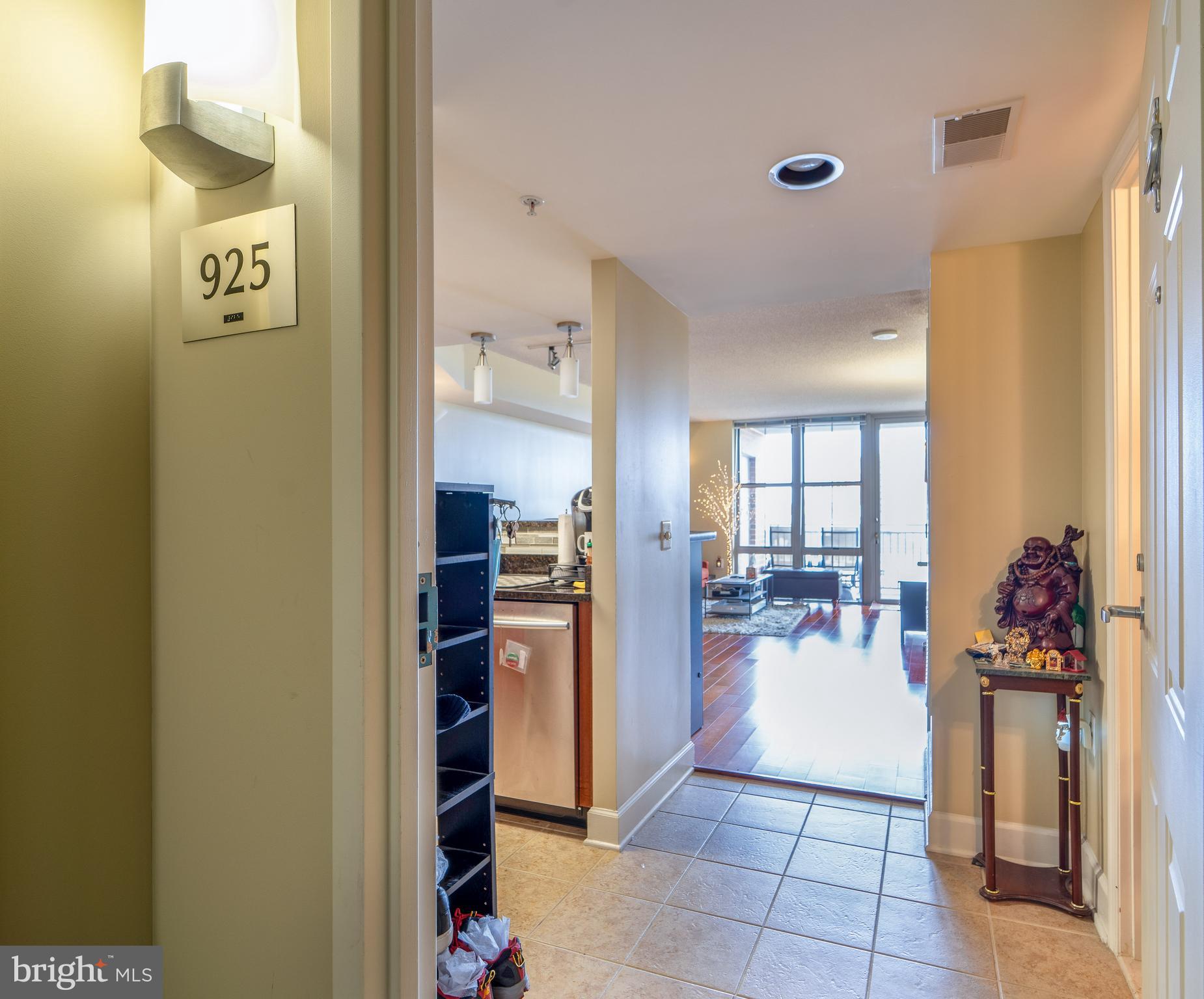 CARLTON HOUSE - Residential Lease
