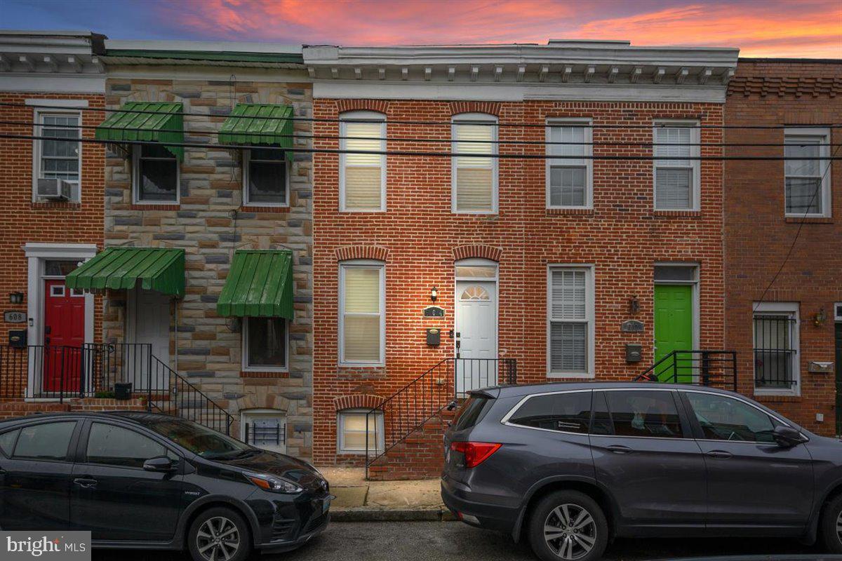 BEAUTIFUL MOVE IN READY COMPLETE RENOVATED HOME OFFERING A HUGE  ROOF TOP DECK WITH AN AWESOME VIEW!  3 BEDROOM AND 2.5 BATHS.  HALF BATH ON MAIN LEVEL.  GORGEOUS CUSTOM KITCHEN WITH STAINLESS APPLIANCES AND GAS COOKING.  HARDWOOD FLOORING THRU-OUT WITH CARPETING IN BEDROOMS.  ONE WAY STREET CLOSE TO DOWNTOWN, STADIUMS, CASINO, INNER HARBOR, UMAB AND MORE! FINISHED BASEMENT WITH BEDROOM.  THIS HOME HAS BEEN WELL CARED FOR AND IS READY FOR IMMEDIATE OCCUPANCY.  DON'T MISS THIS ONE!
