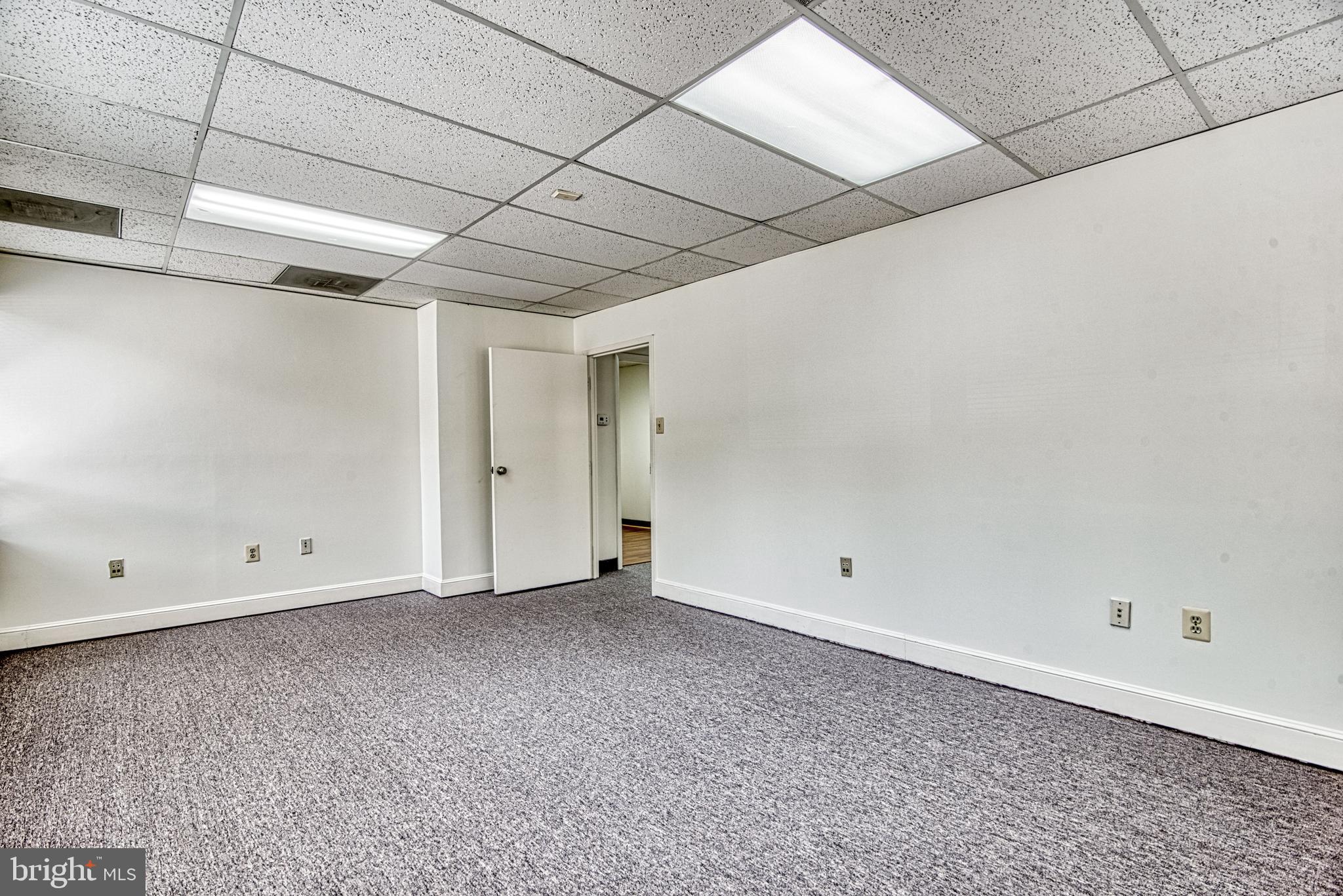 BRISTOW CENTER - Commercial Lease