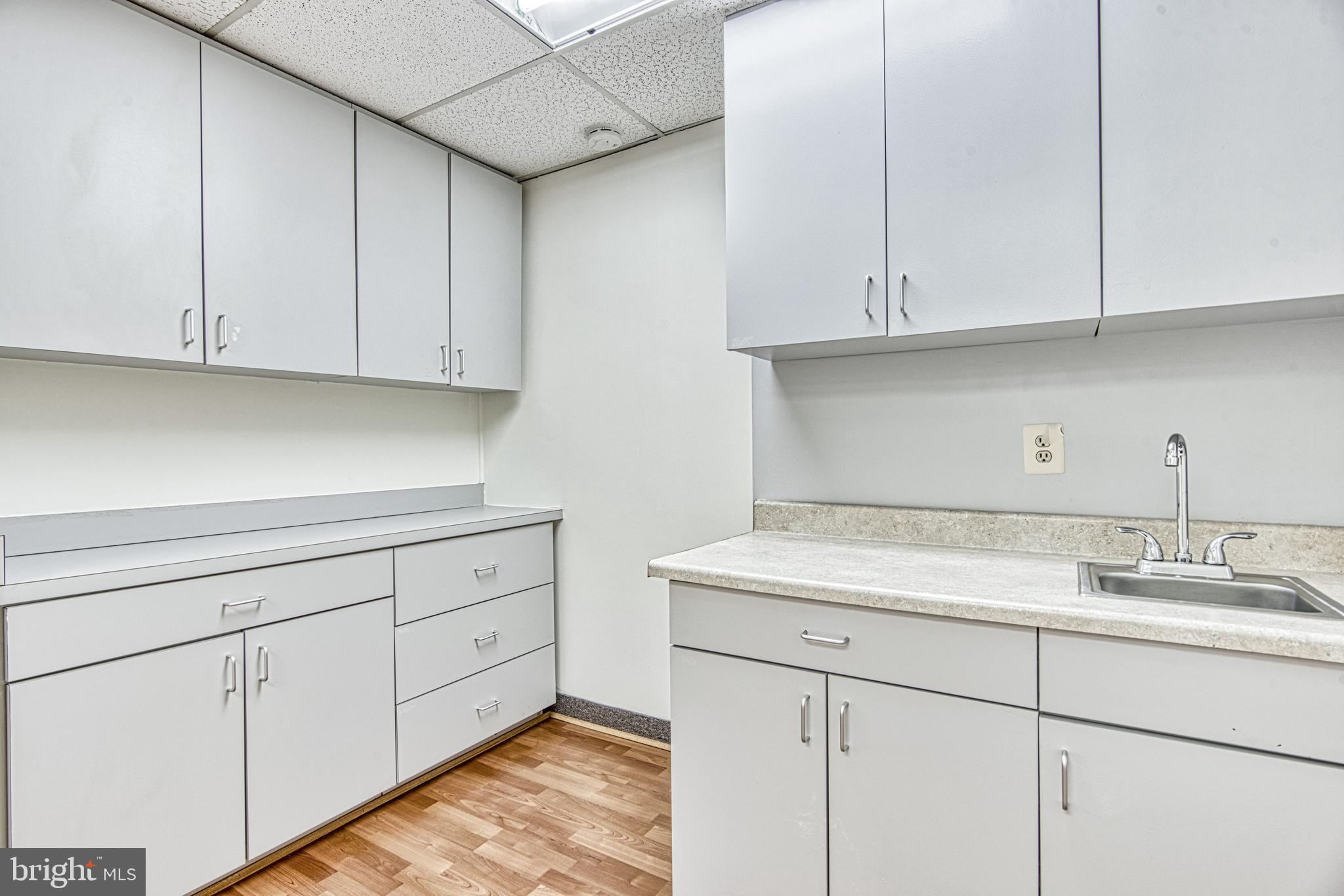 BRISTOW CENTER - Commercial Lease