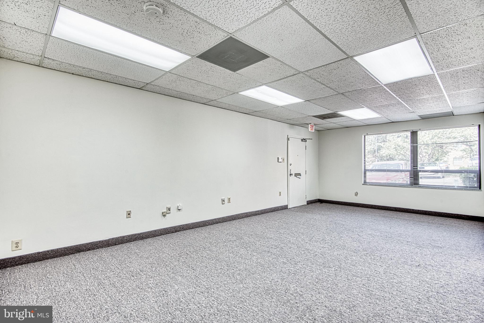 BRISTOW CENTER - Commercial Lease
