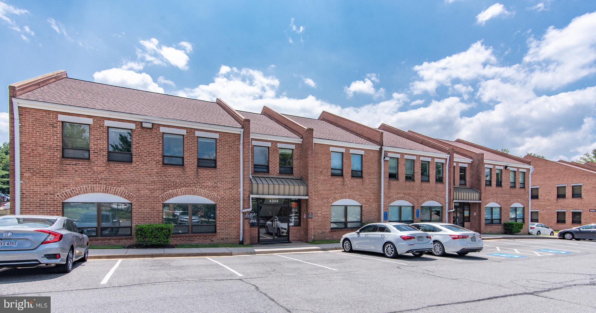 BRISTOW CENTER - Commercial Lease