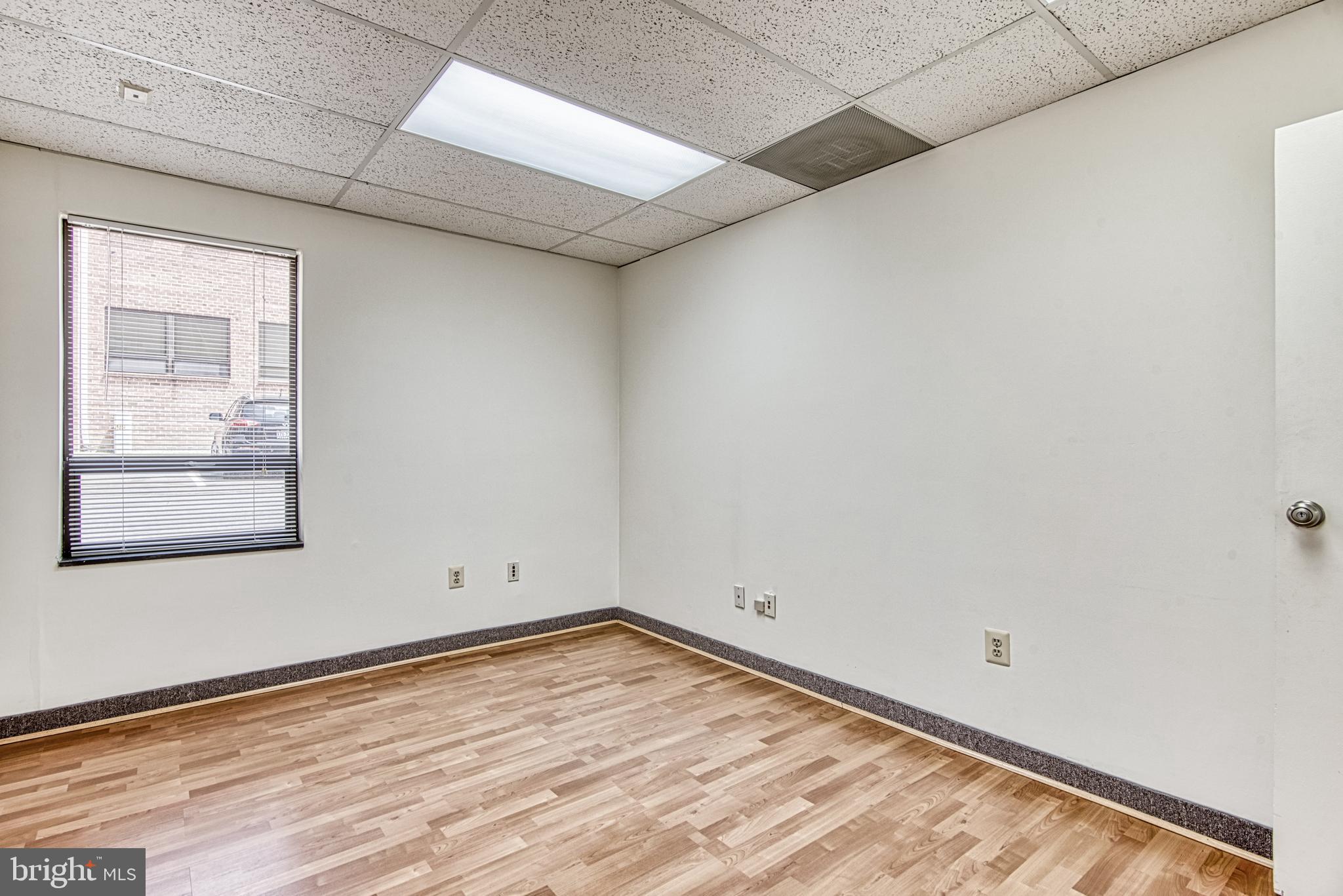 BRISTOW CENTER - Commercial Lease