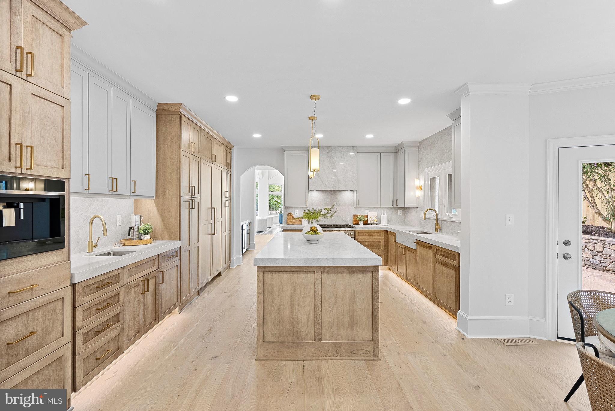 CLEARVIEW MANOR - Residential