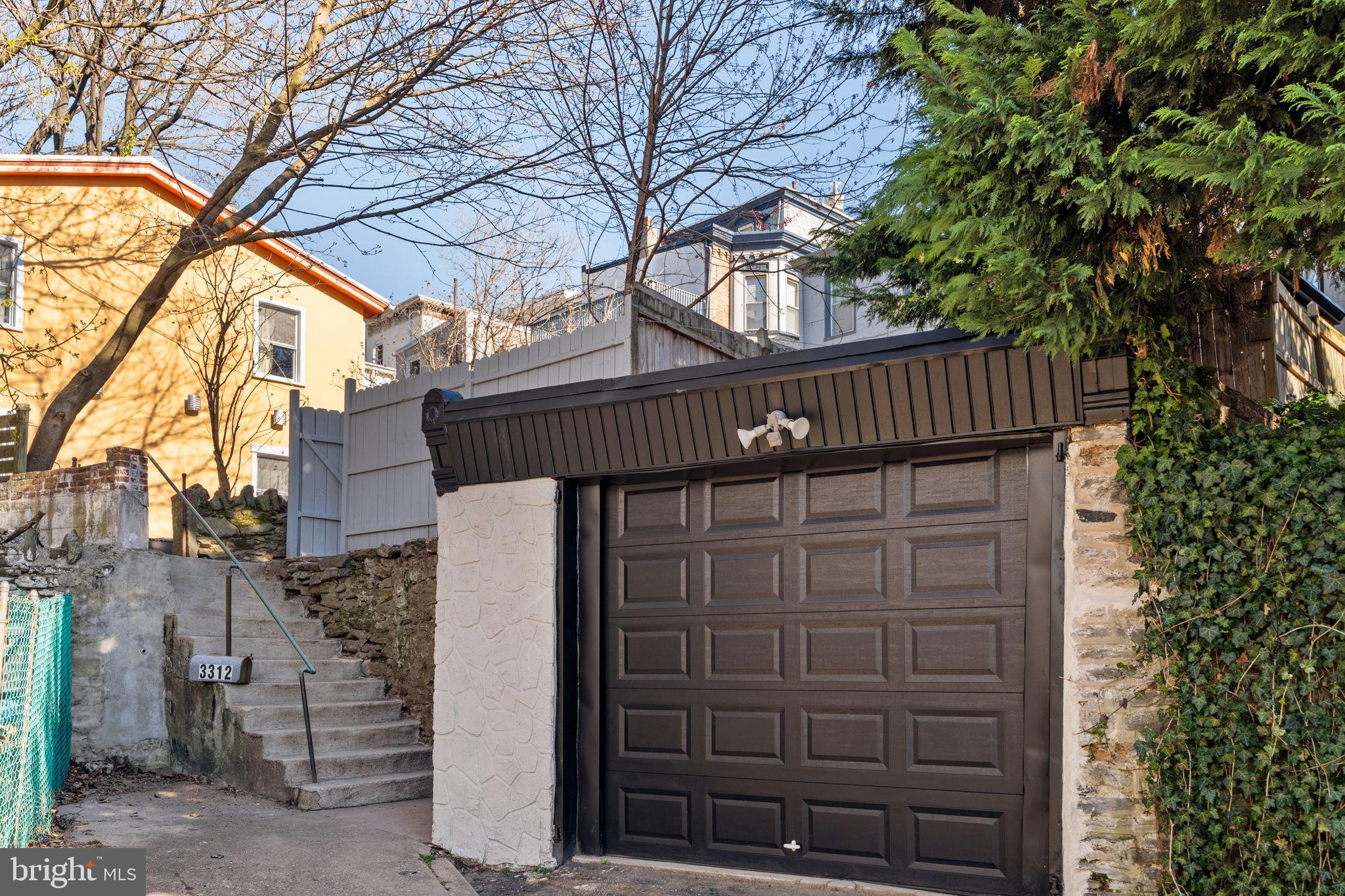 EAST FALLS - Residential