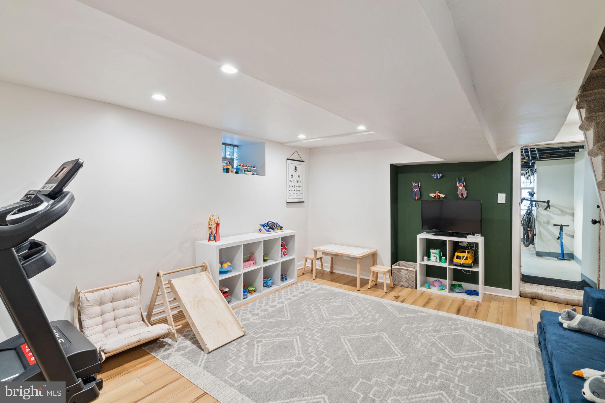 EAST FALLS - Residential