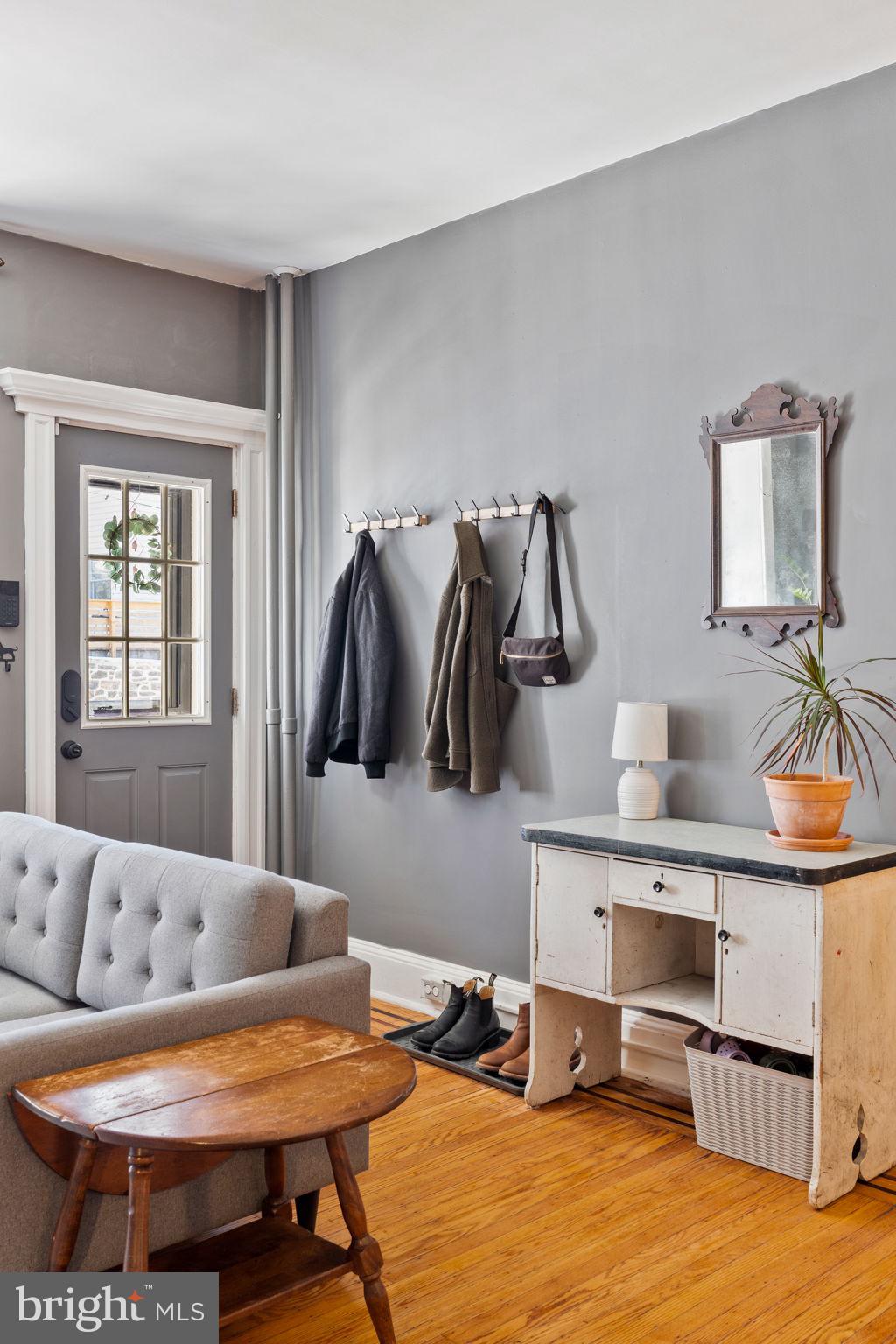 EAST FALLS - Residential
