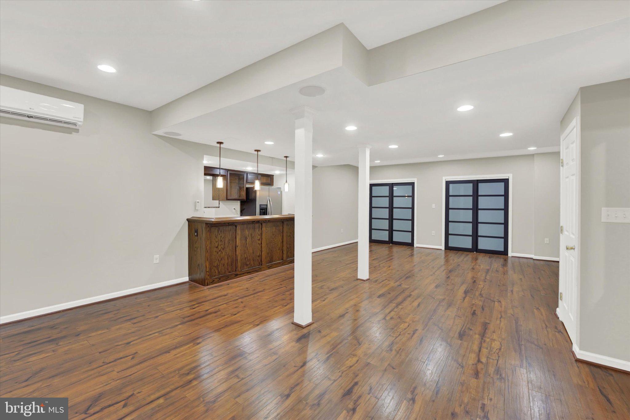 LAMBORN HUNT - Residential