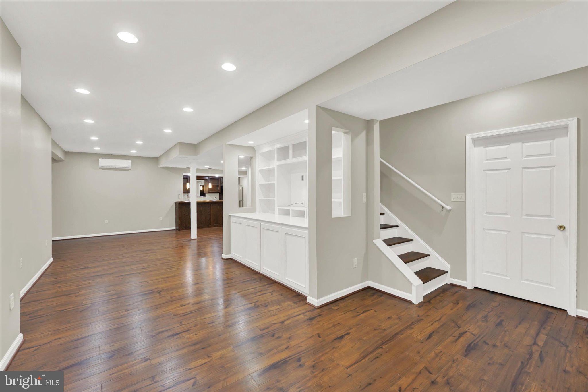 LAMBORN HUNT - Residential