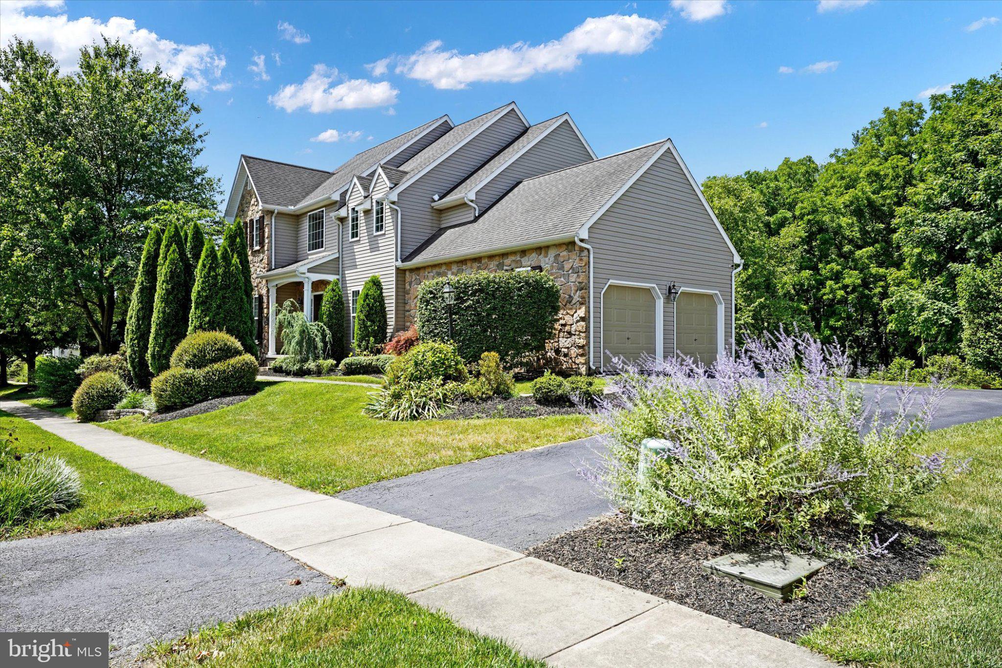 LAMBORN HUNT - Residential