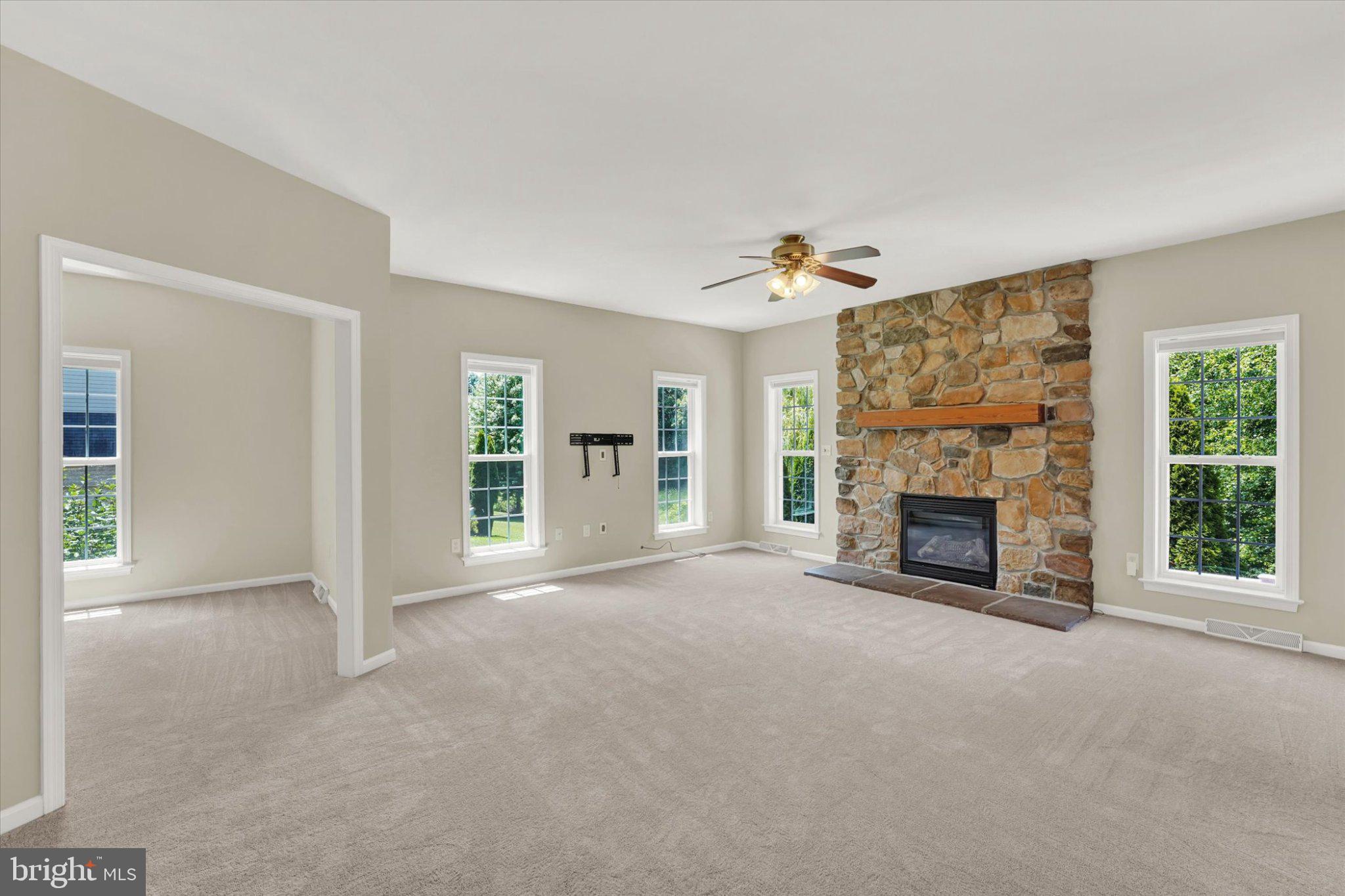 LAMBORN HUNT - Residential