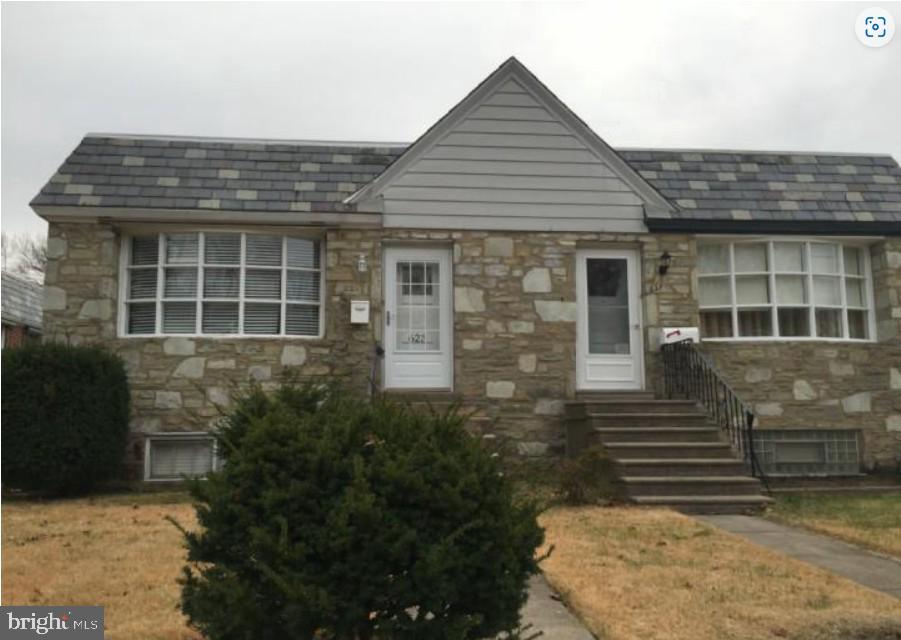 Opportunity Knocks in Walkable Jenkintown! 
This 3-bed, 1.5-bath home on a quiet residential street is ready for your vision. Bring your contractor and your imagination because this one needs work, but the bones and the location deliver. Steps from Jenkintown's charming downtown, top-rated schools, SEPTA Regional Rail (under 30 min to Center City), parks, cafes, and shops. A rare value entry point into one of Philly's most desirable, walkable suburbs.